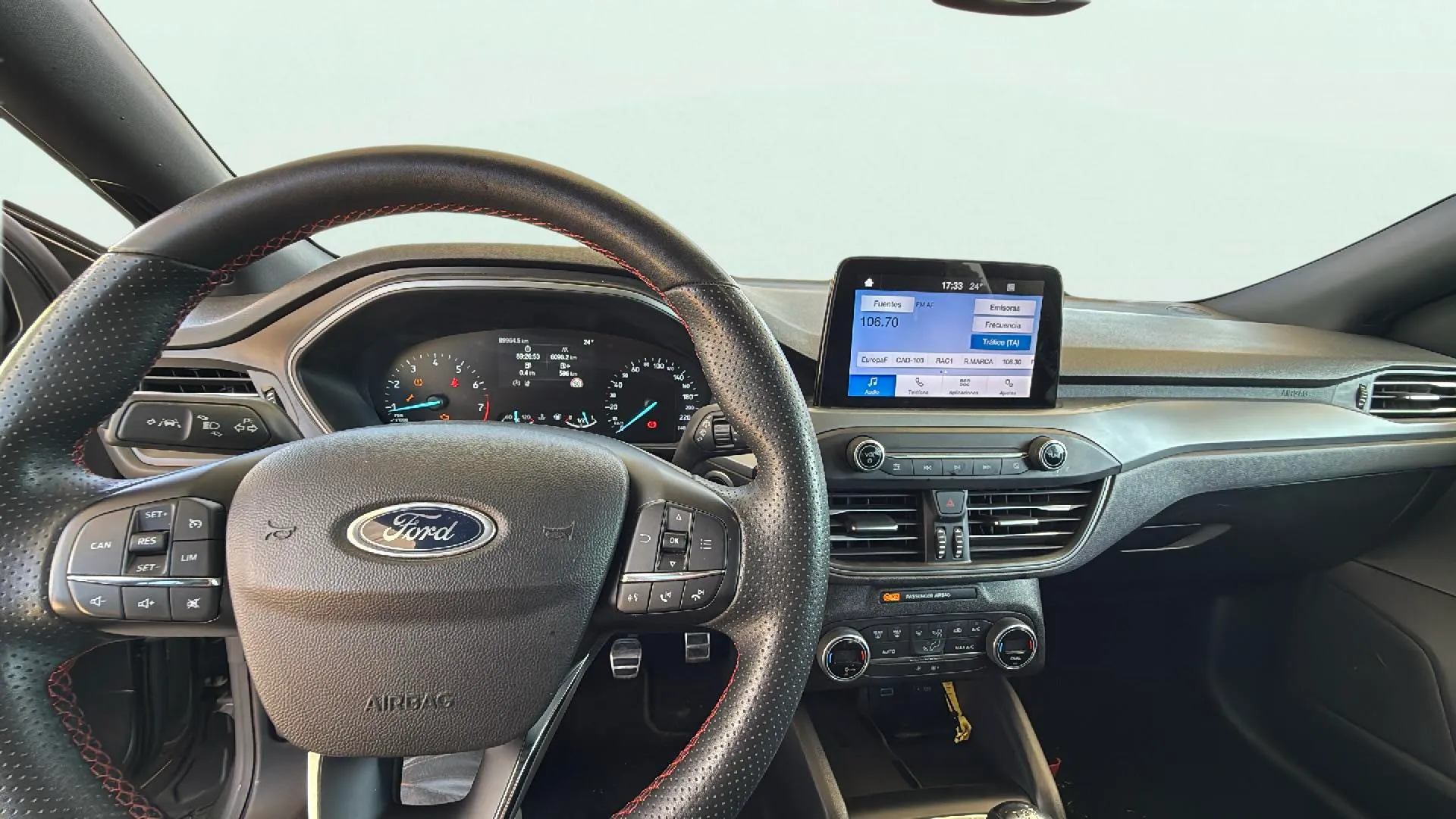Ford Focus 1.0 EcoBoost MHEV ST-Line - foto 9