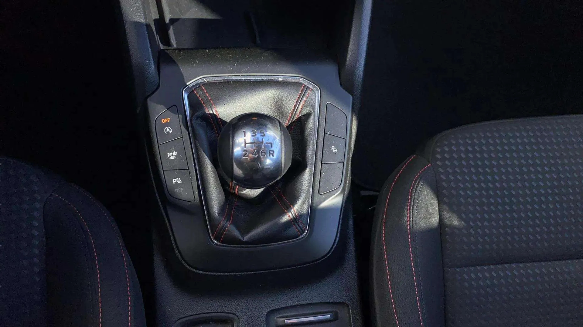 Ford Focus 1.0 EcoBoost MHEV ST-Line Design SIP - foto 17
