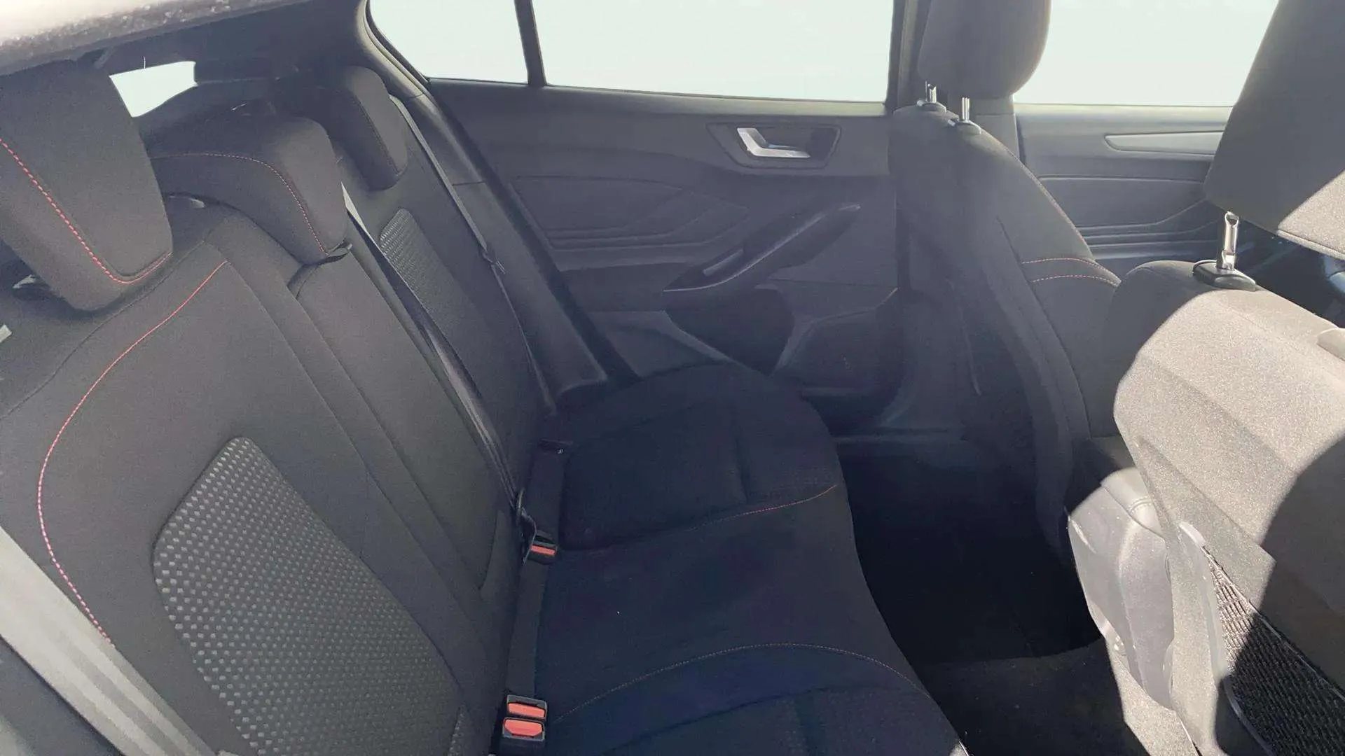 Ford Focus 1.0 EcoBoost MHEV ST-Line Design SIP - foto 16