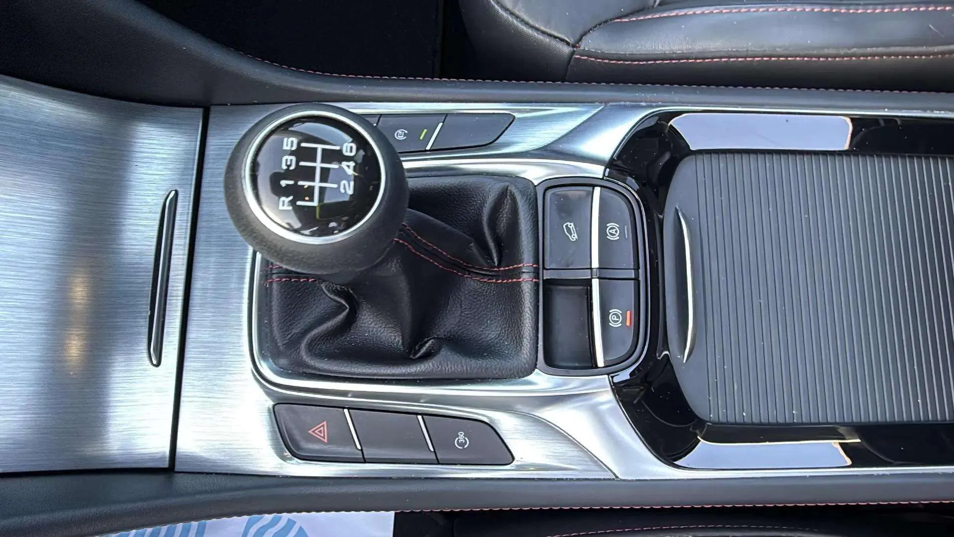 MG HS 1.5 Turbo GDI Luxury - foto 21