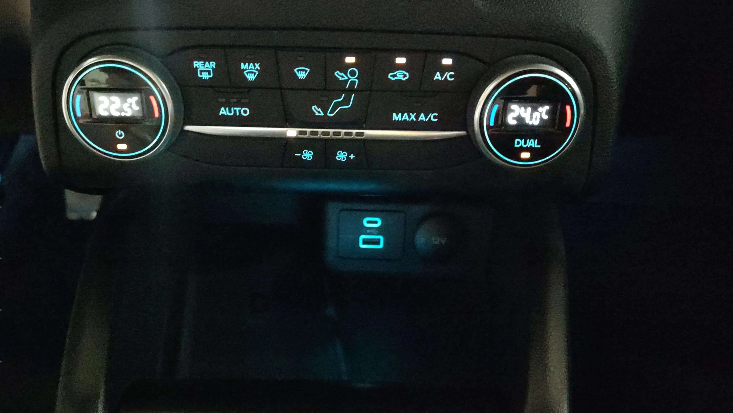 Ford Focus 1.0 EcoBoost MHEV ST-Line - foto 15