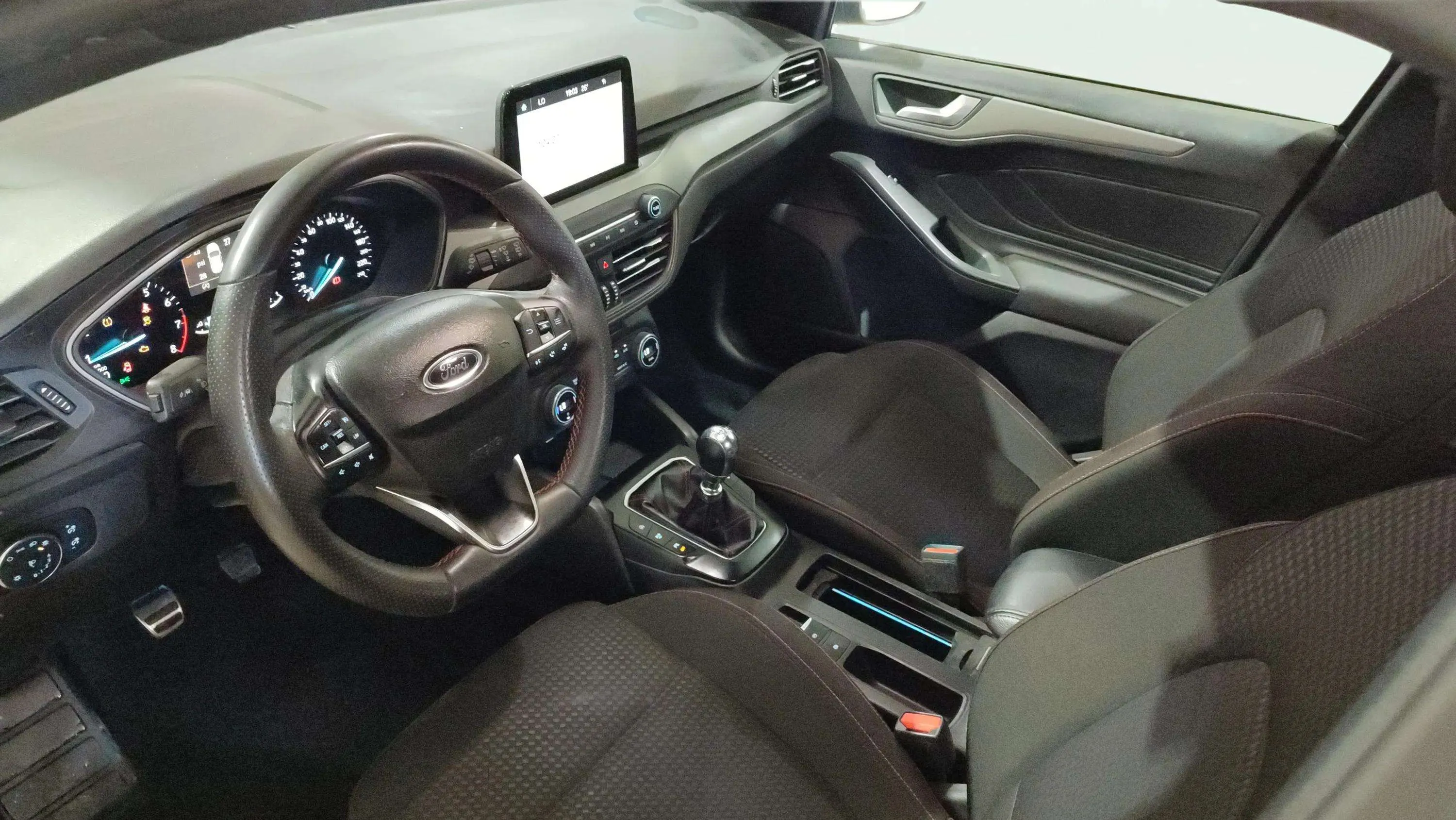 Ford Focus 1.0 EcoBoost MHEV ST-Line - foto 6