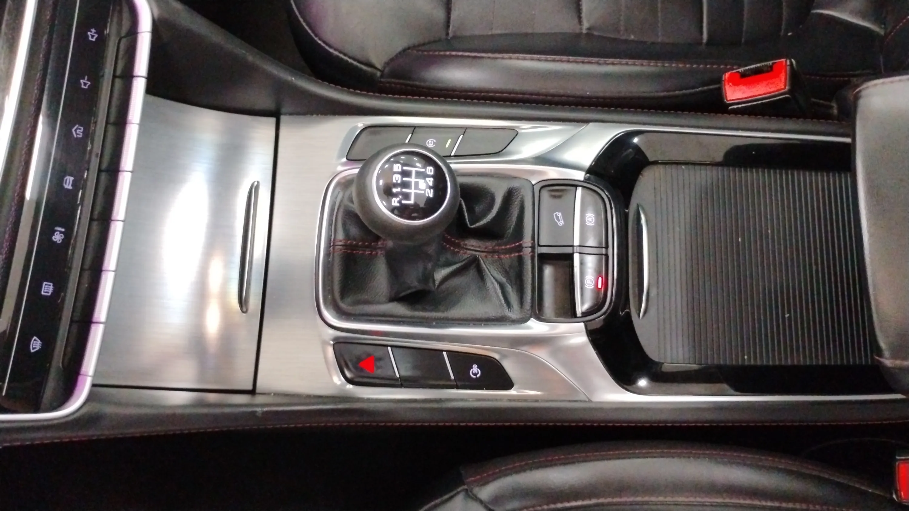 MG HS 1.5 Turbo GDI Luxury - foto 21