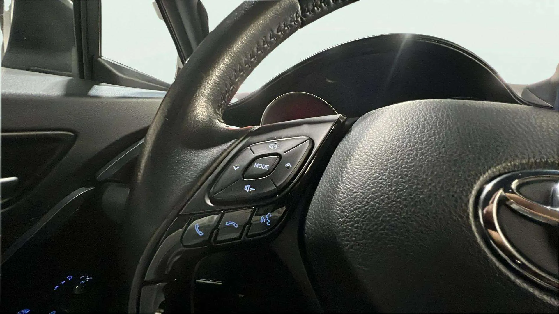 Toyota C-HR 2.0 180H Advance - foto 17