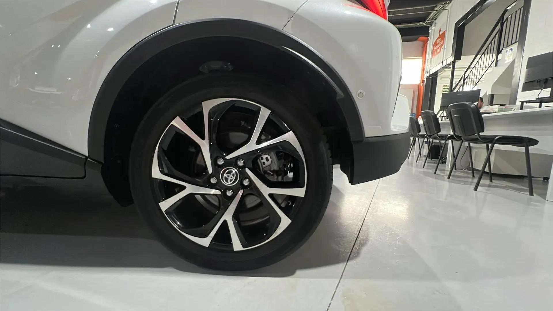 Toyota C-HR 2.0 180H Advance - foto 24
