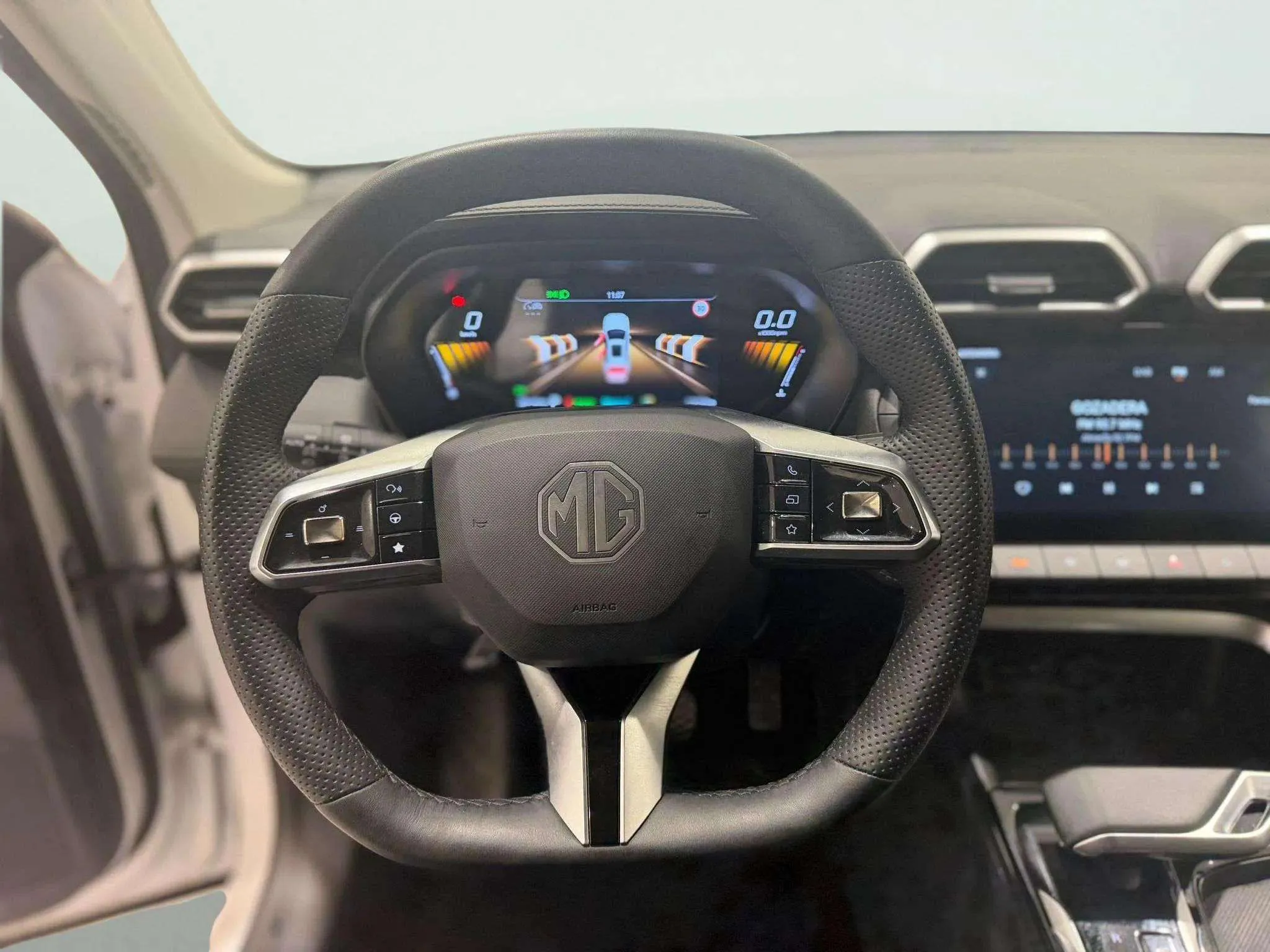 MG ZS Hybrid+ Luxury - foto 8