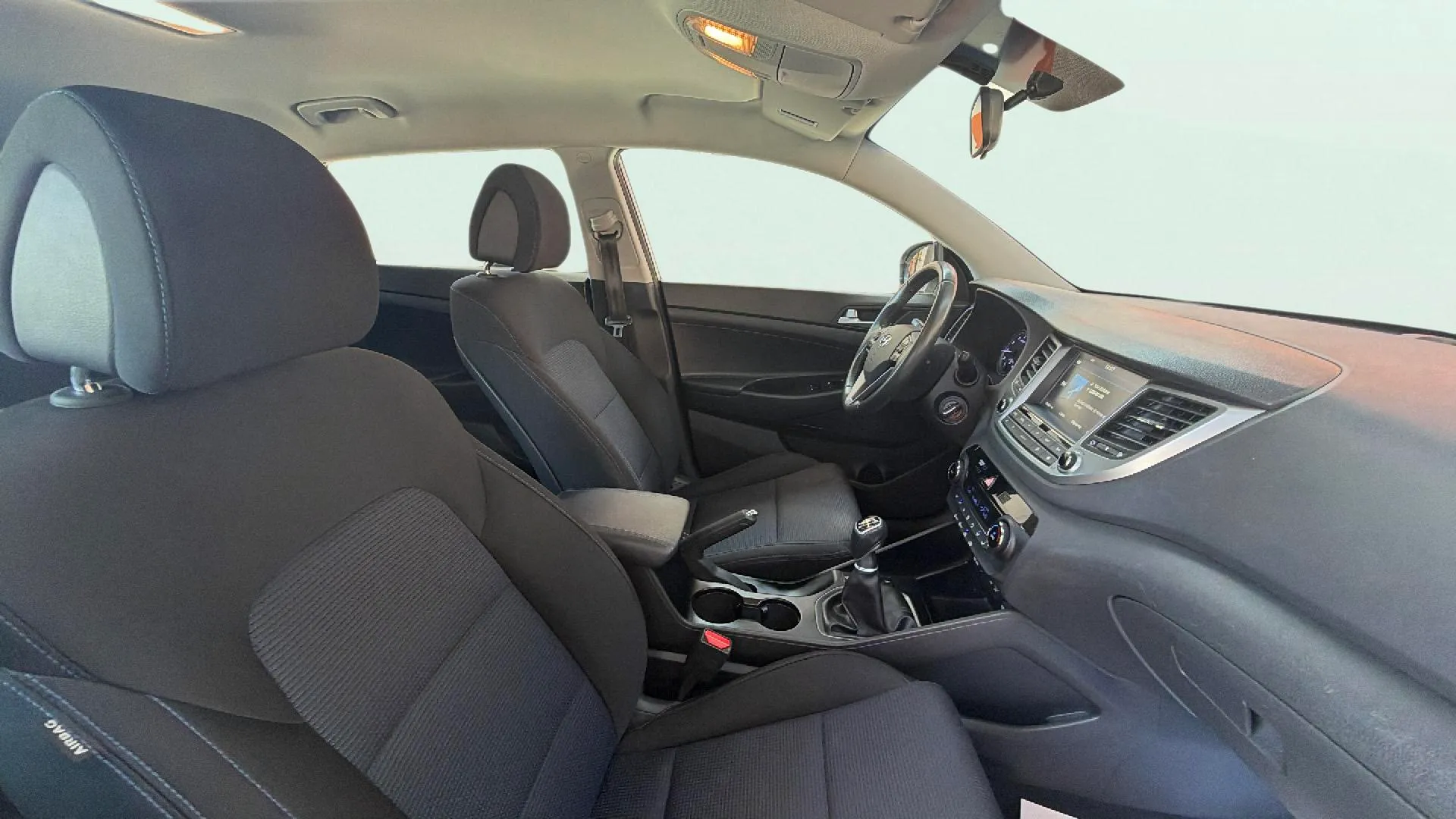 Hyundai Tucson 1.6 GDi BlueDrive Klass Nav 4x2 - foto 23