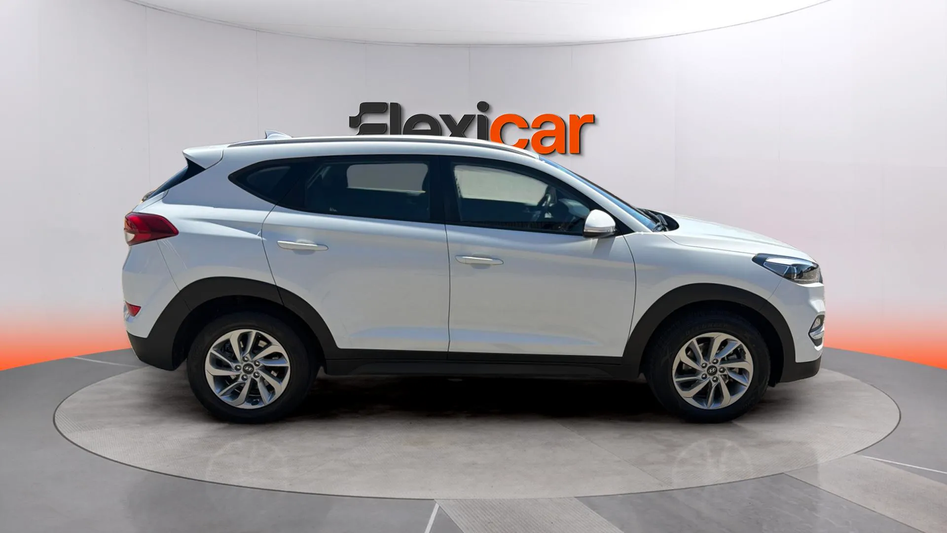 Hyundai Tucson 1.6 GDi BlueDrive Klass Nav 4x2 - foto 8