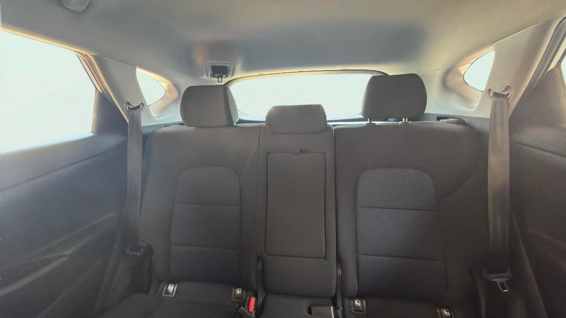 Hyundai Tucson 1.6 GDi BlueDrive Klass Nav 4x2 - foto 24