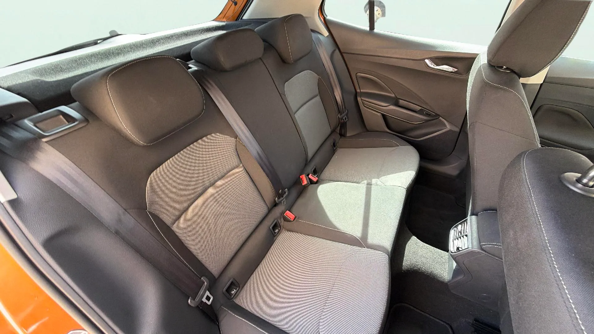 Škoda Fabia 1.0 TSI DSG Selection - foto 16