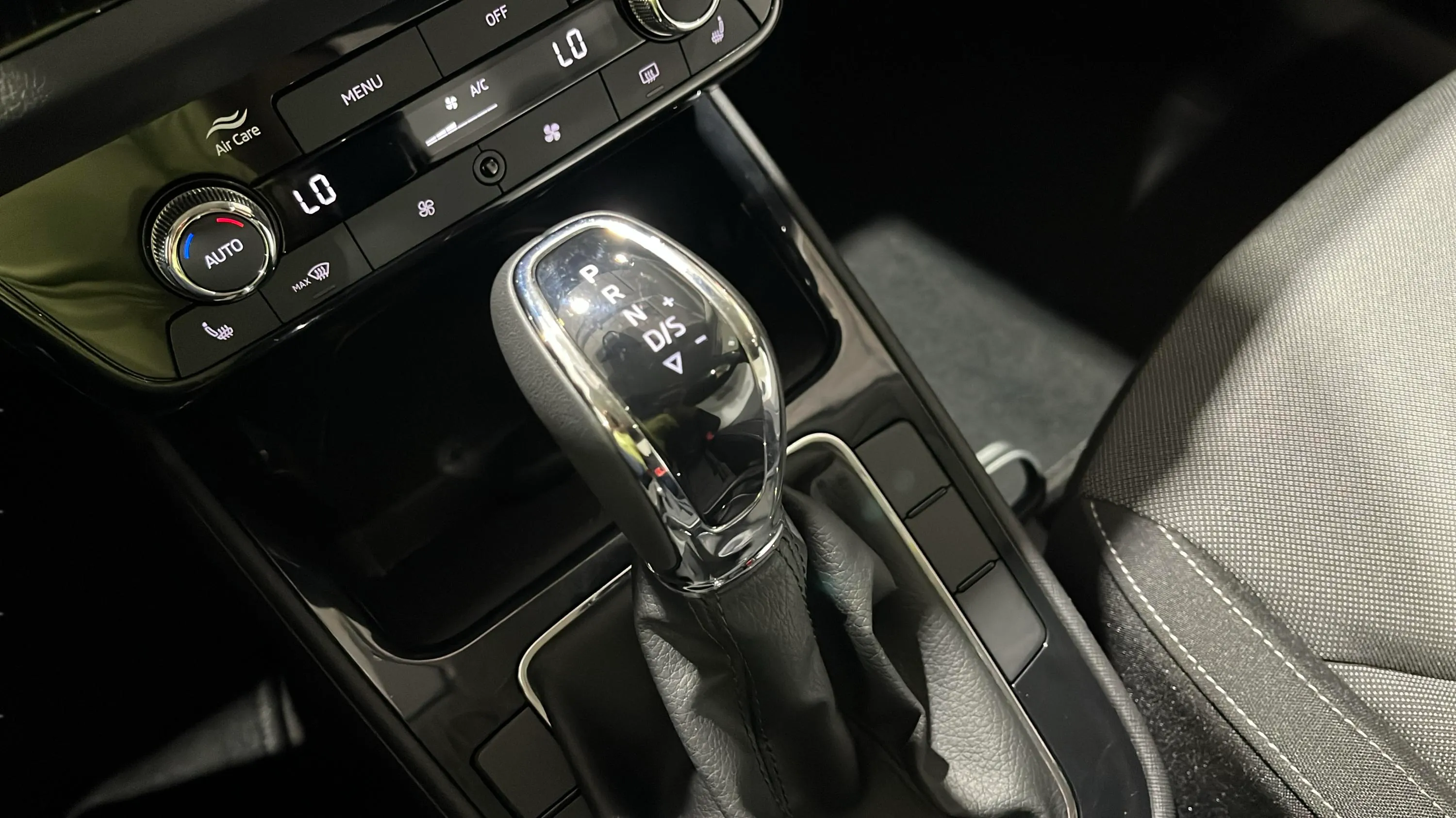 Škoda Fabia 1.0 TSI DSG Selection - foto 25