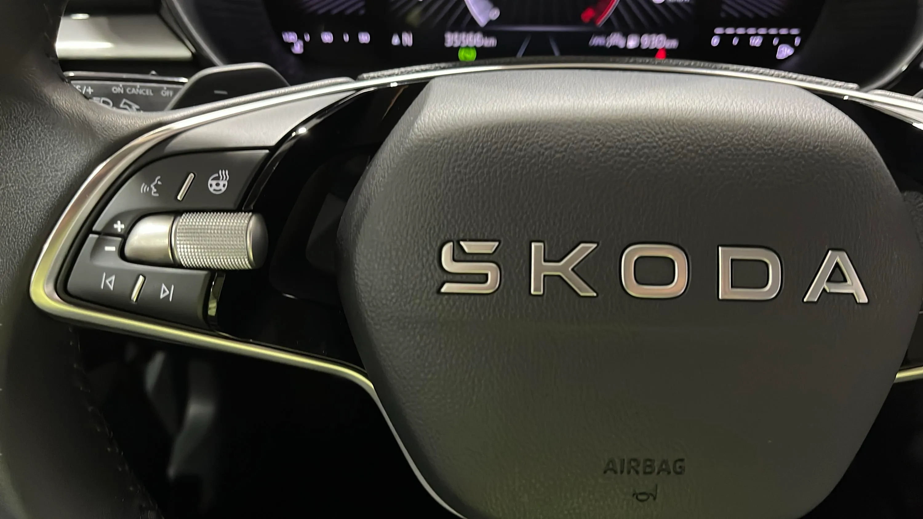 Škoda Fabia 1.0 TSI DSG Selection - foto 17