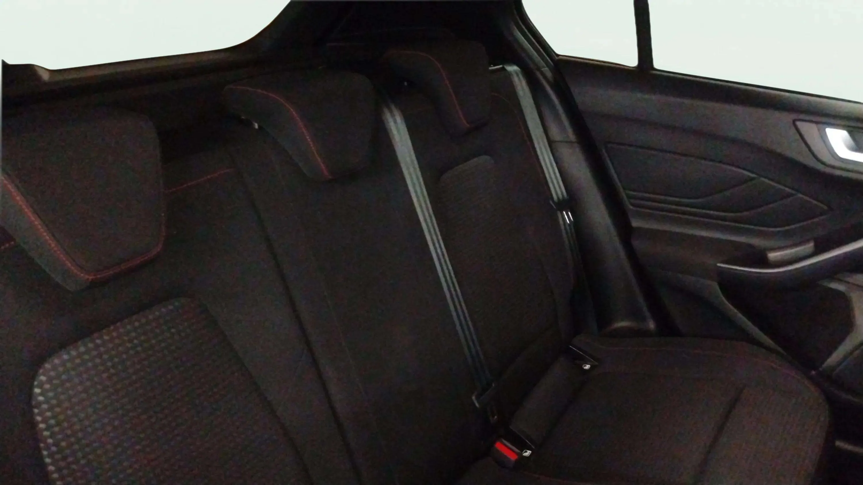Ford Focus 1.0 EcoBoost MHEV Active - foto 14