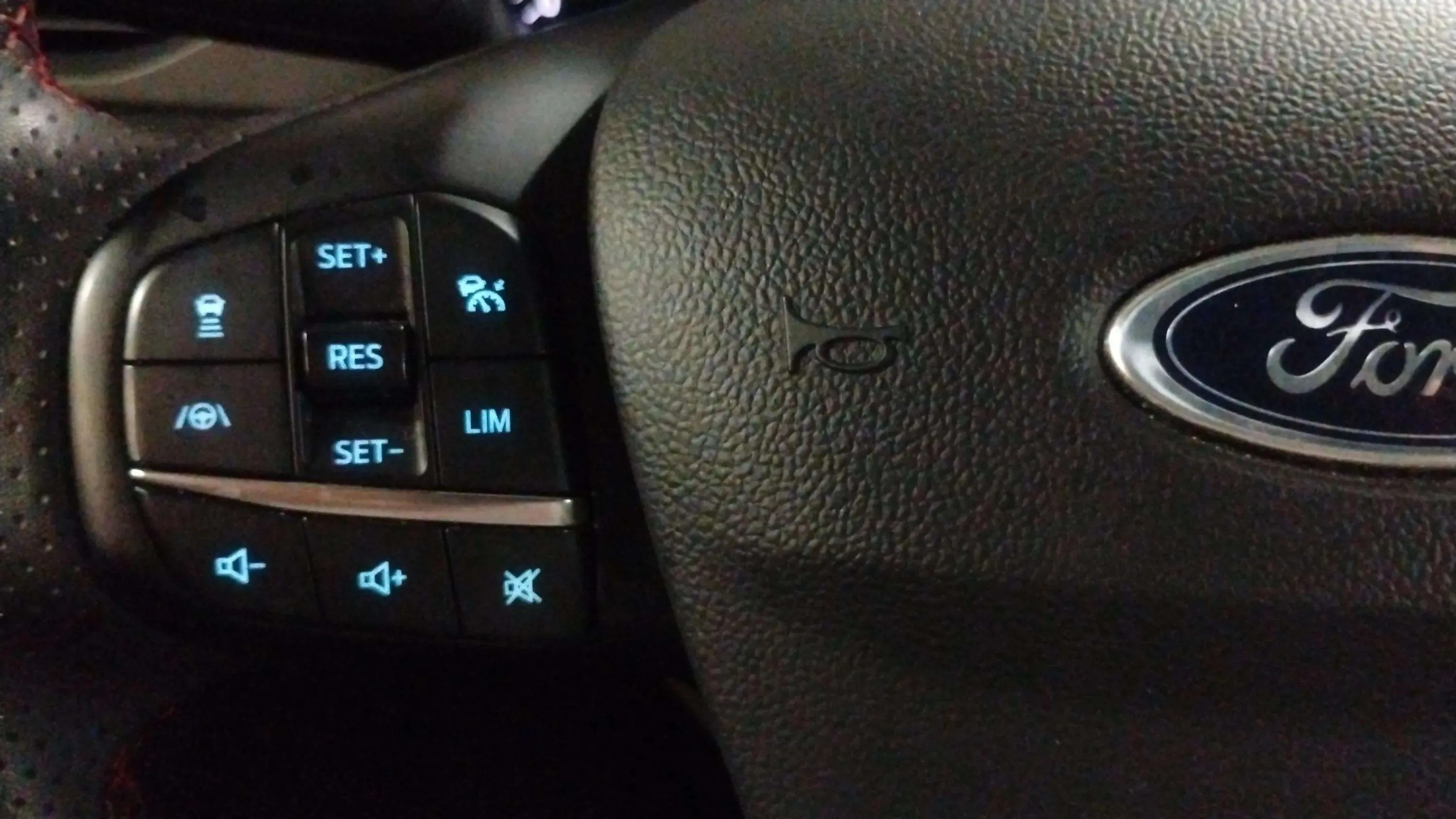 Ford Focus 1.0 EcoBoost MHEV Active - foto 22