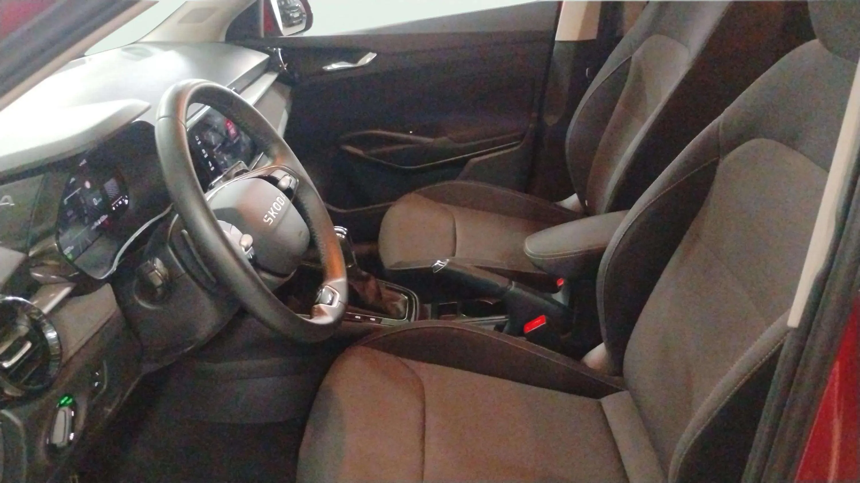 Škoda Fabia 1.0 TSI DSG Selection - foto 17