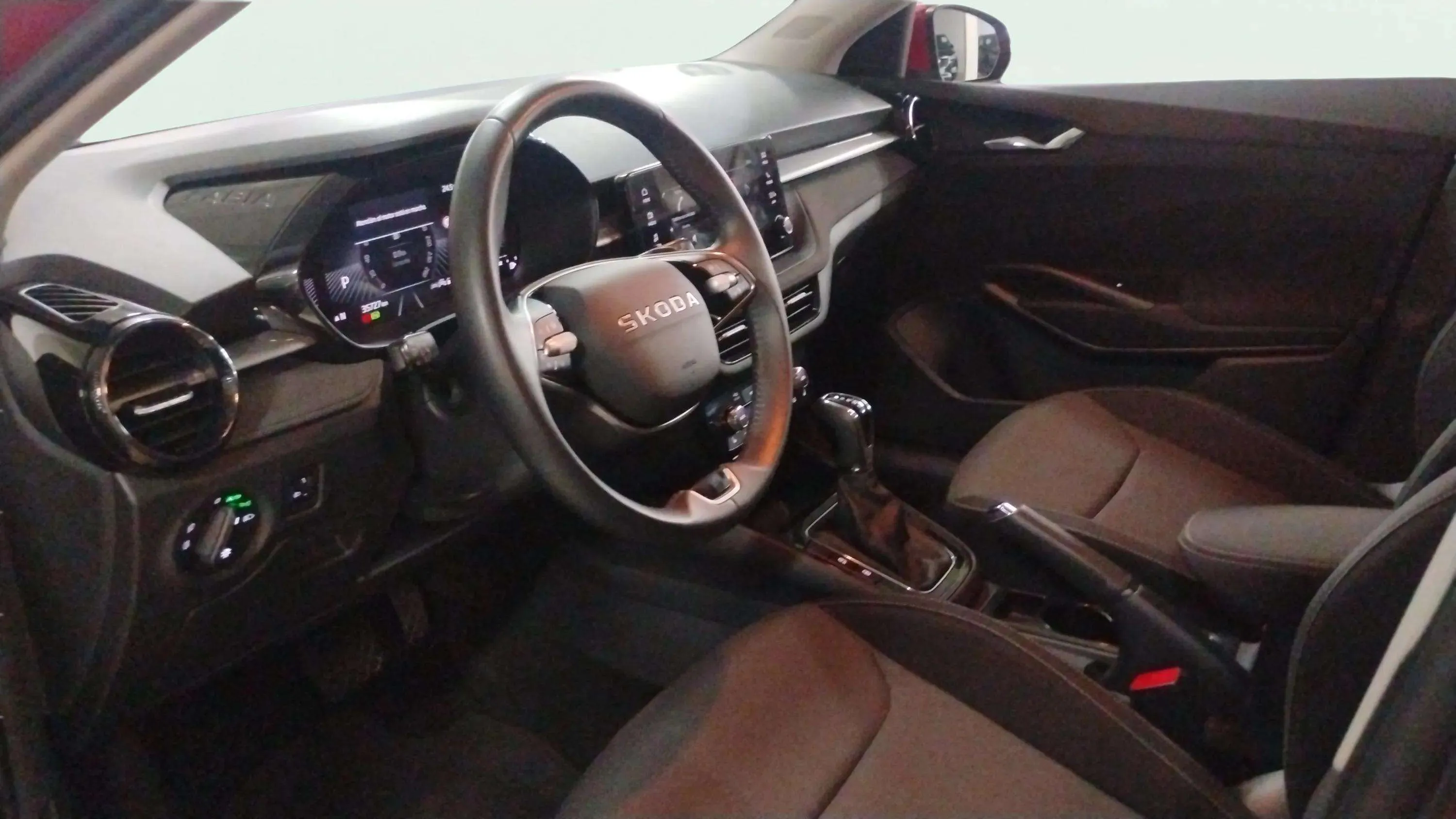 Škoda Fabia 1.0 TSI DSG Selection - foto 16