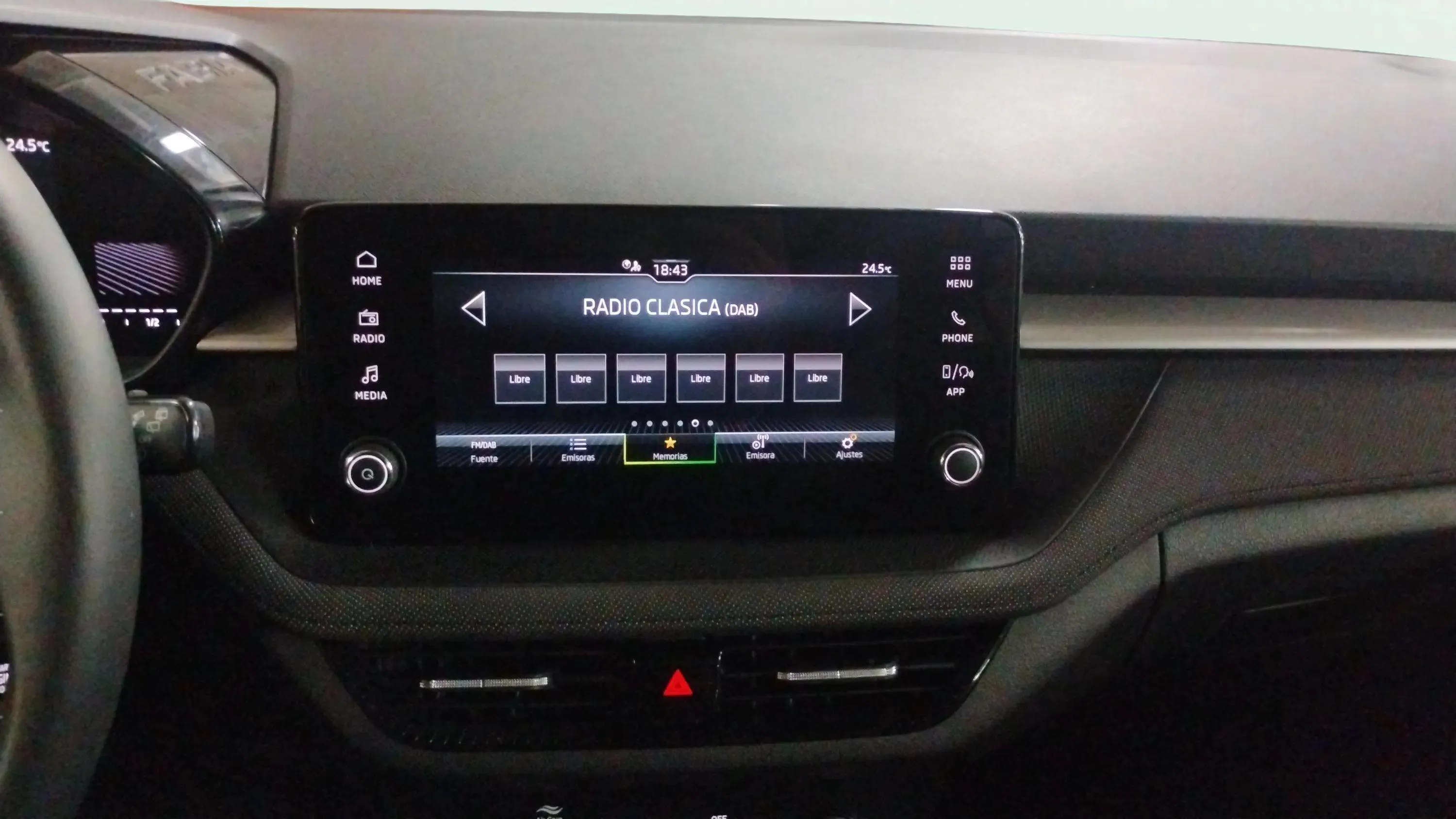 Škoda Fabia 1.0 TSI DSG Selection - foto 8