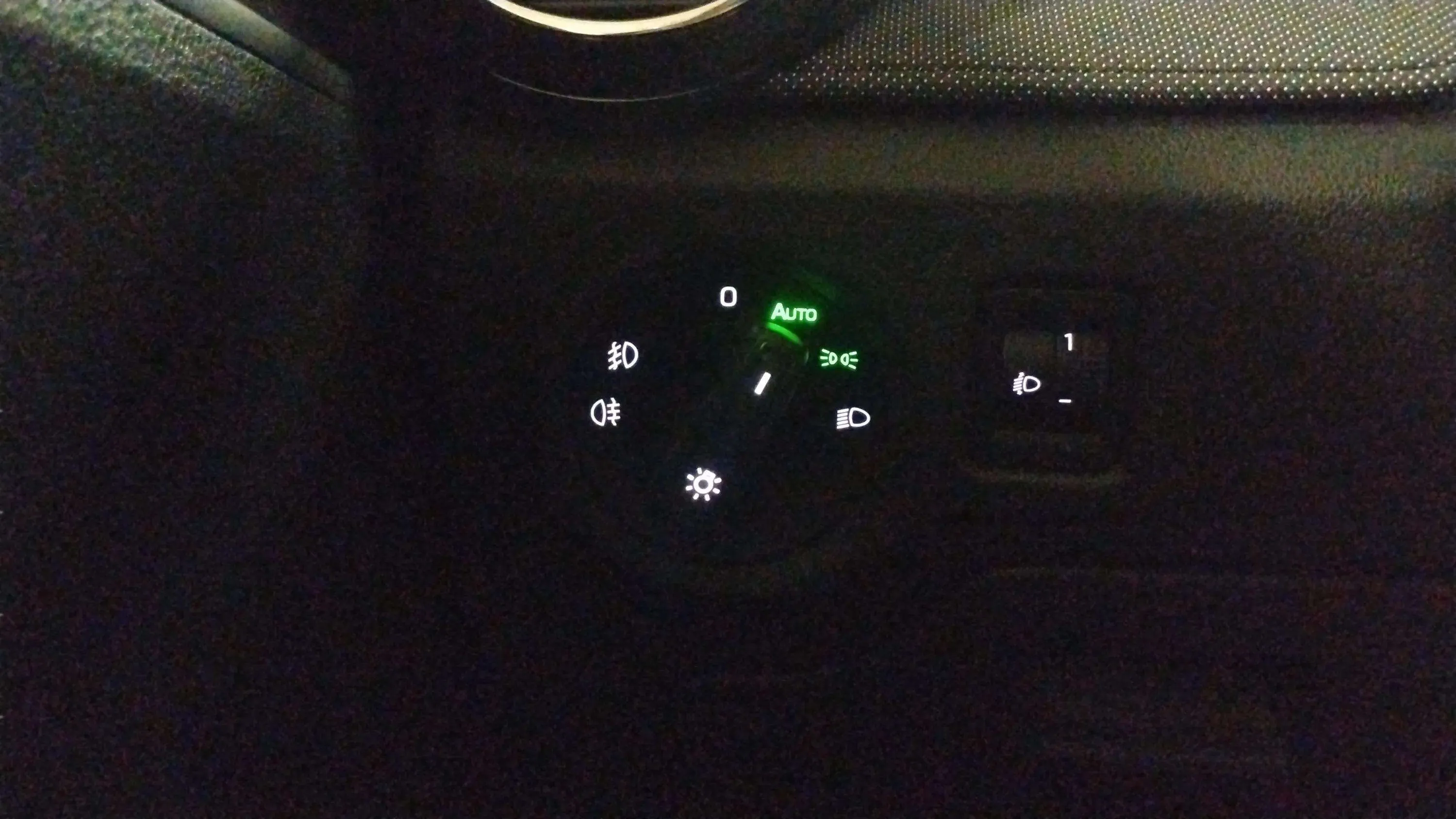 Škoda Fabia 1.0 TSI DSG Selection - foto 11