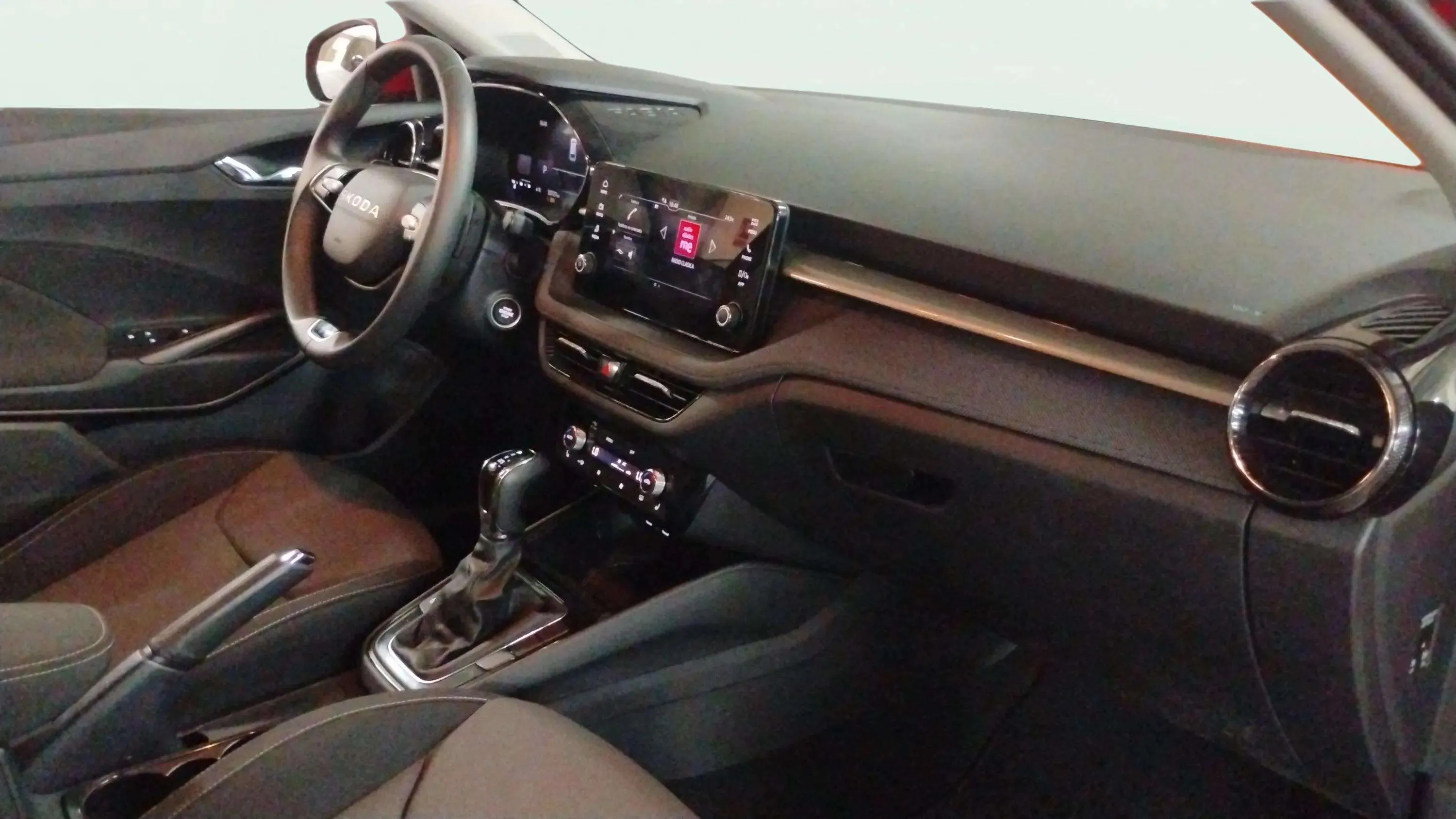 Škoda Fabia 1.0 TSI DSG Selection - foto 19