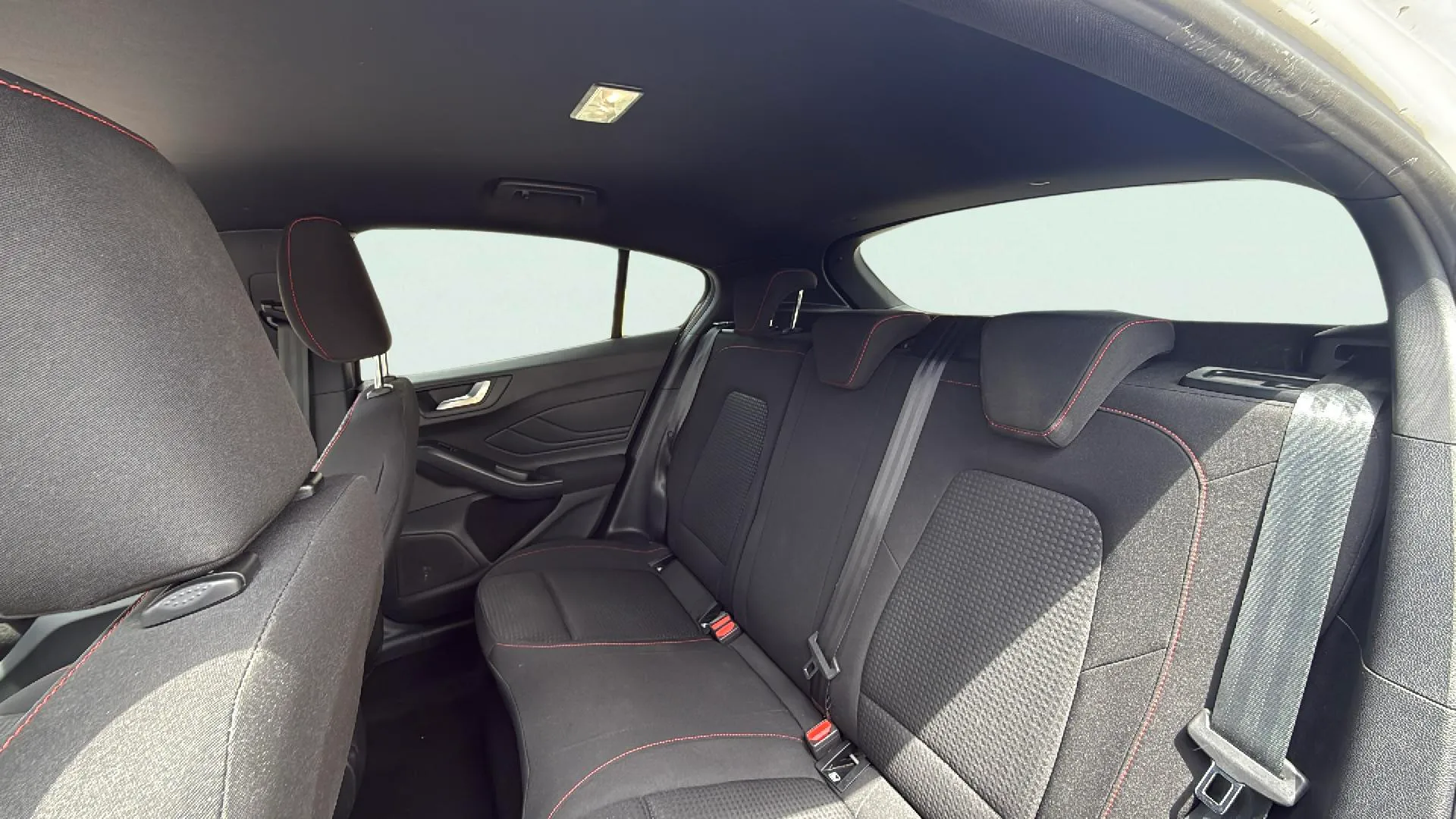 Ford Focus 1.0 EcoBoost MHEV ST-Line Design SIP - foto 18