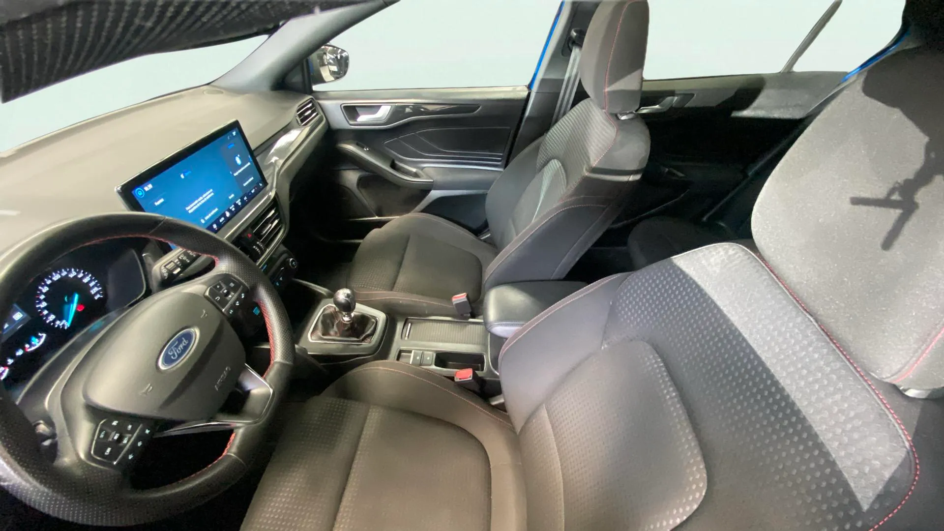 Ford Focus 1.0 EcoBoost MHEV ST-Line - foto 9