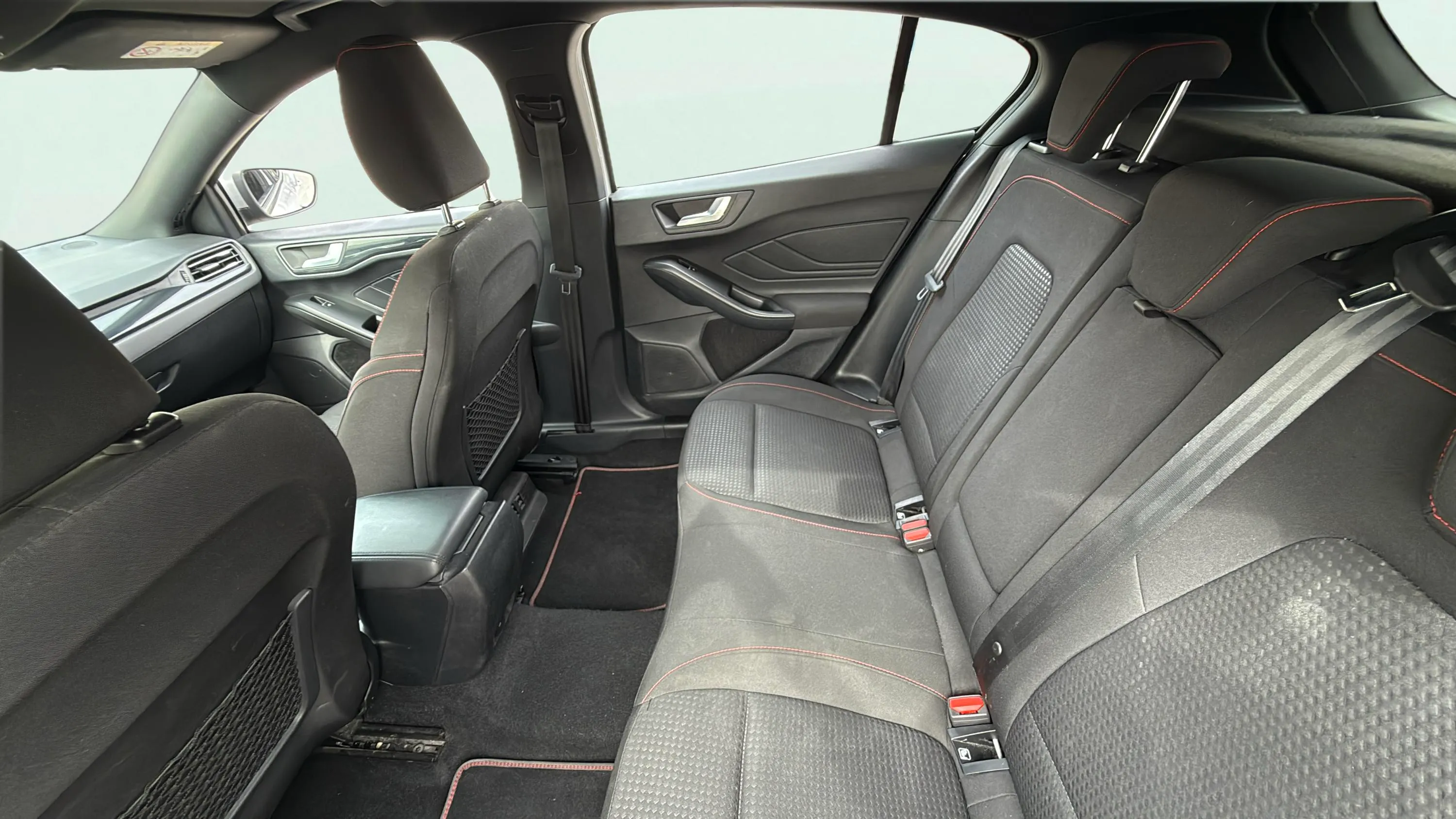 Ford Focus 1.0 EcoBoost MHEV ST-Line Design SIP - foto 16