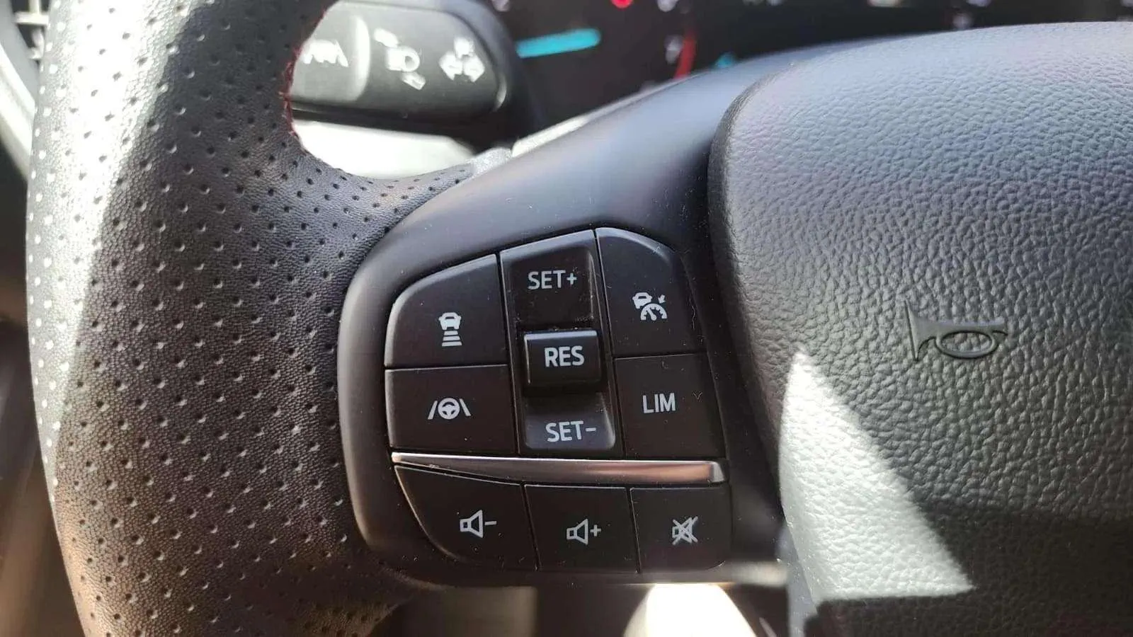 Ford Focus 1.0 EcoBoost MHEV Active - foto 10