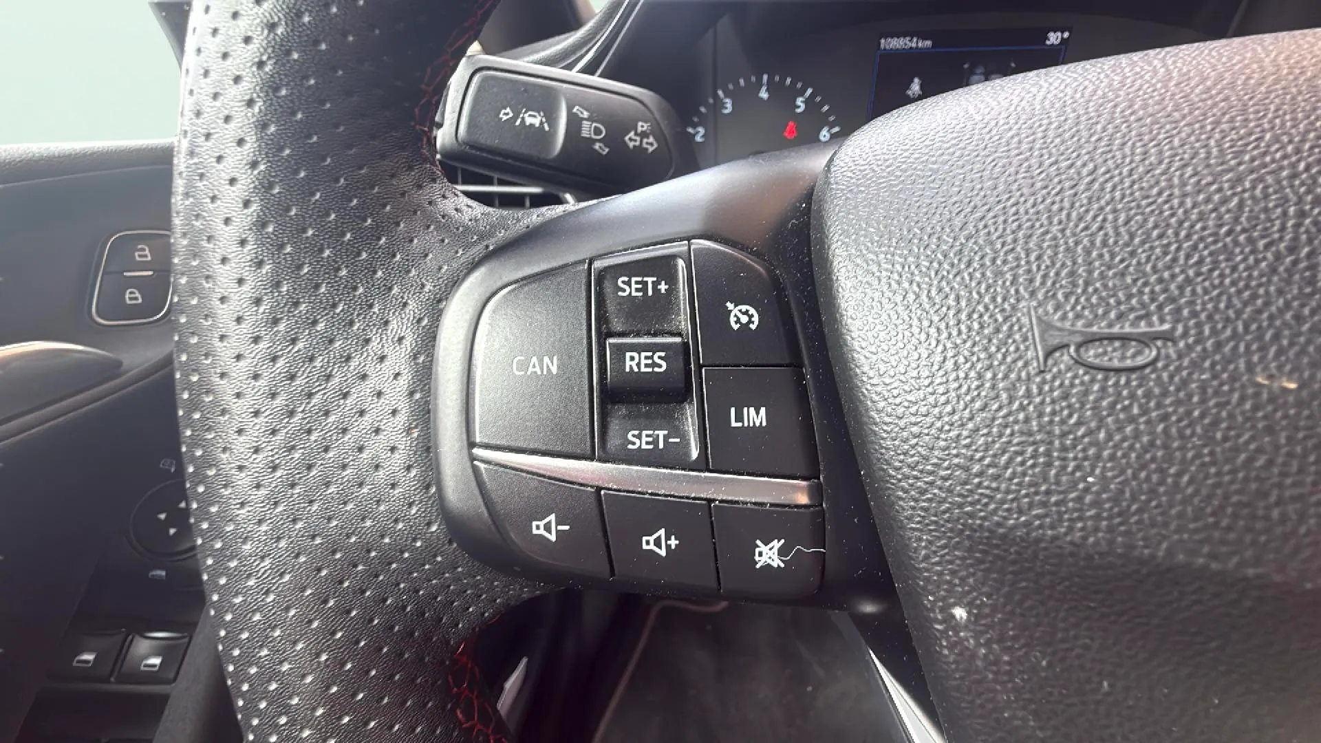 Ford Fiesta 1.0 EcoBoost MHEV ST-Line - foto 19