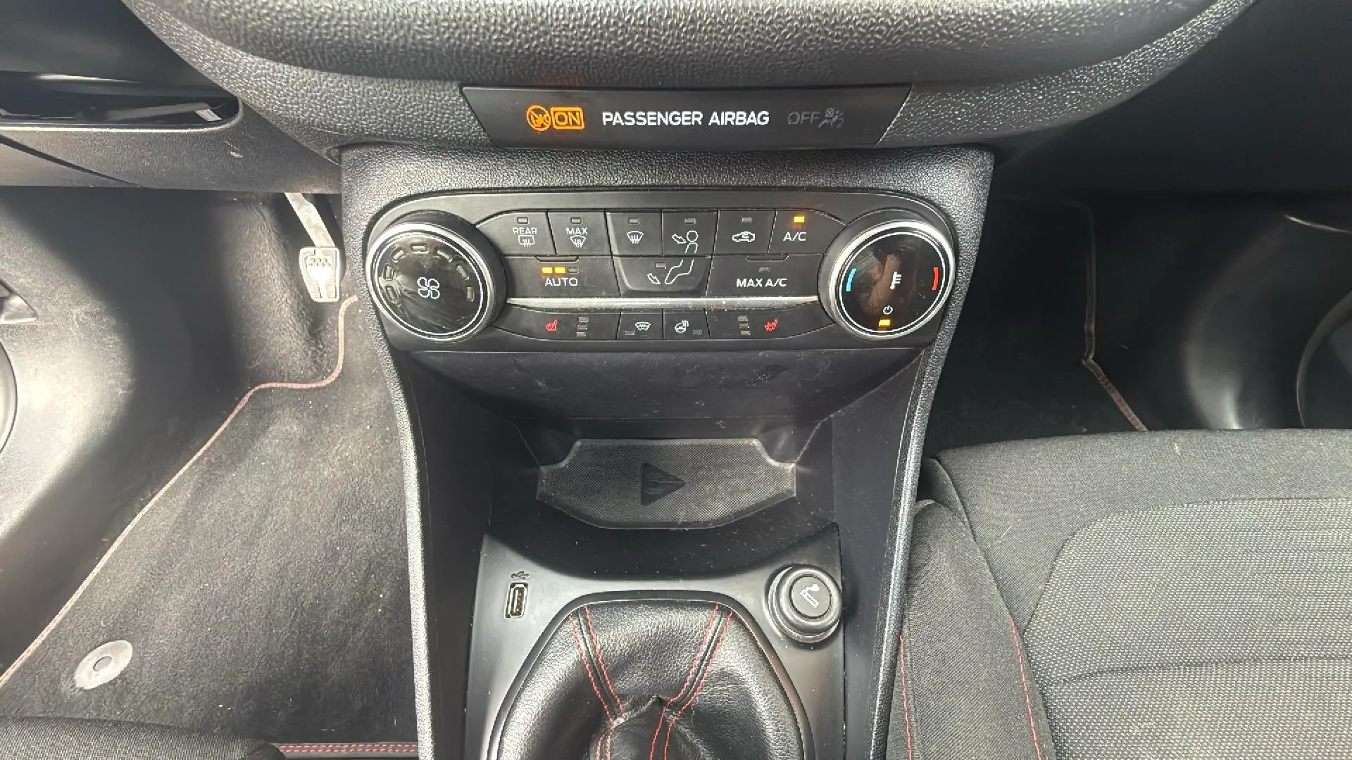Ford Fiesta 1.0 EcoBoost MHEV ST-Line - foto 23