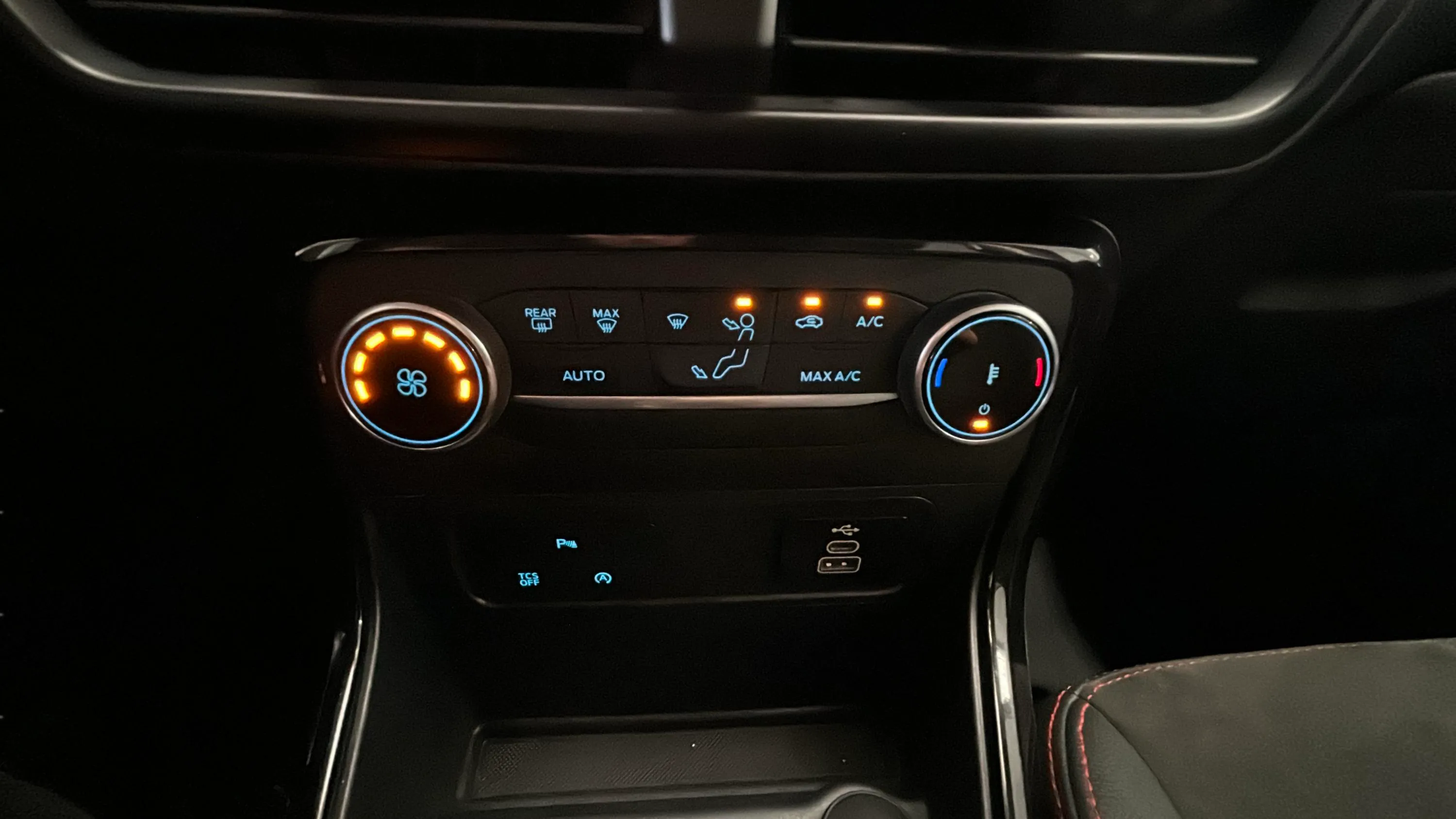 Ford EcoSport 1.0T EcoBoost ST Line - foto 25