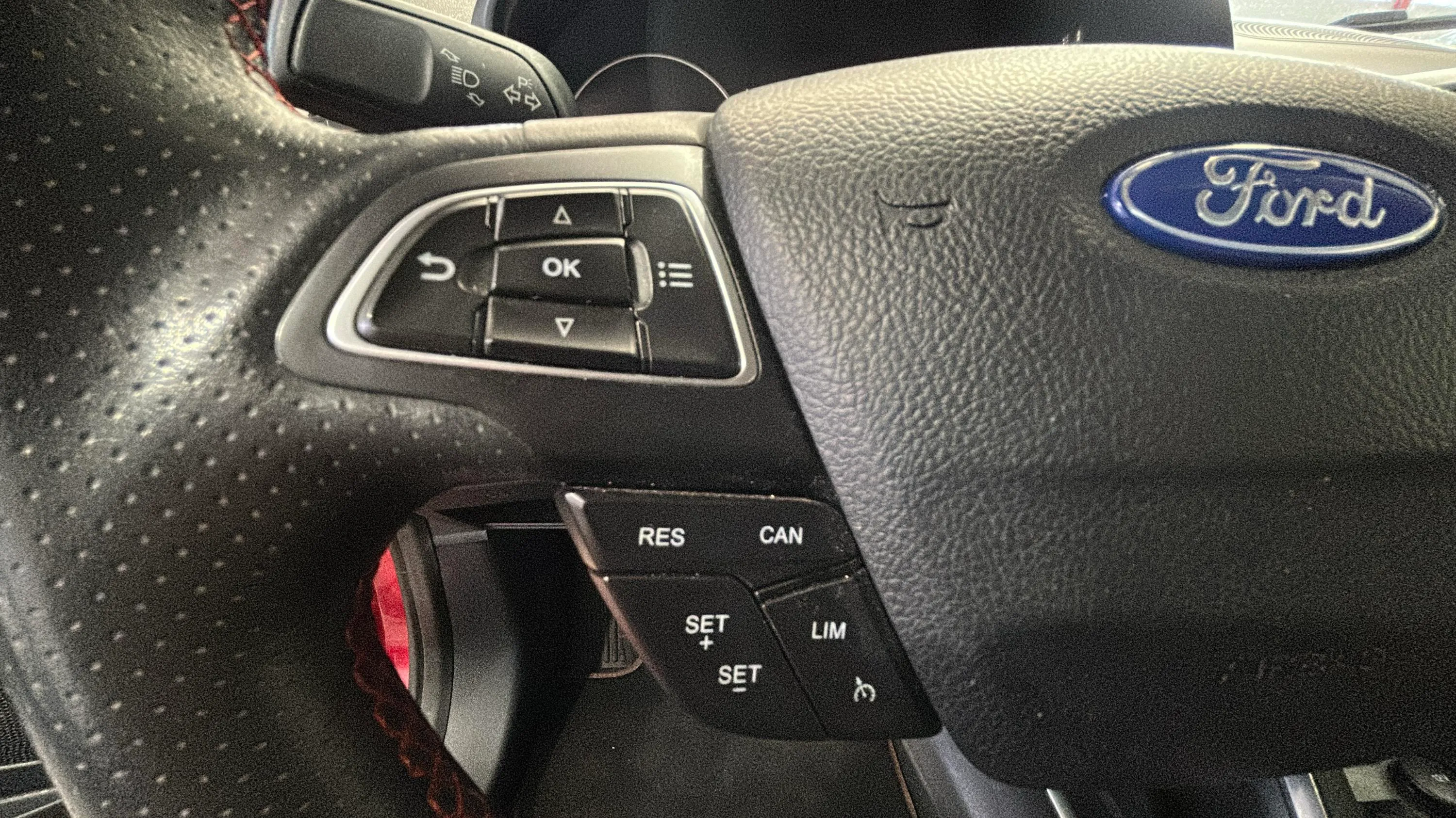 Ford EcoSport 1.0T EcoBoost ST Line - foto 19