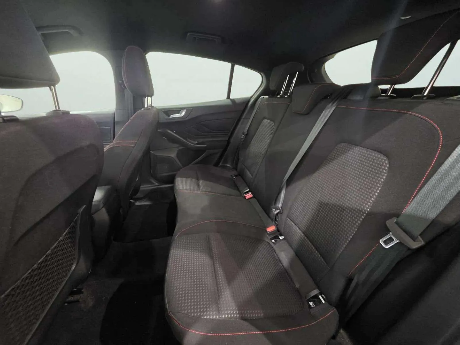 Ford Focus 1.0 EcoBoost MHEV ST-Line - foto 14