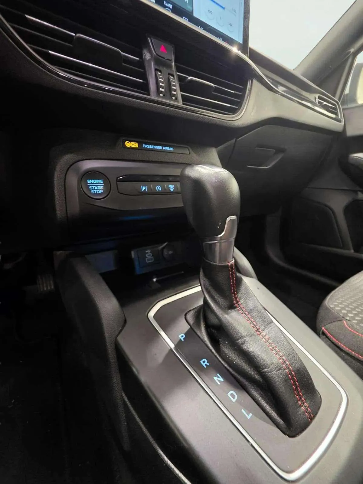 Ford Focus 1.0 EcoBoost MHEV ST-Line - foto 17