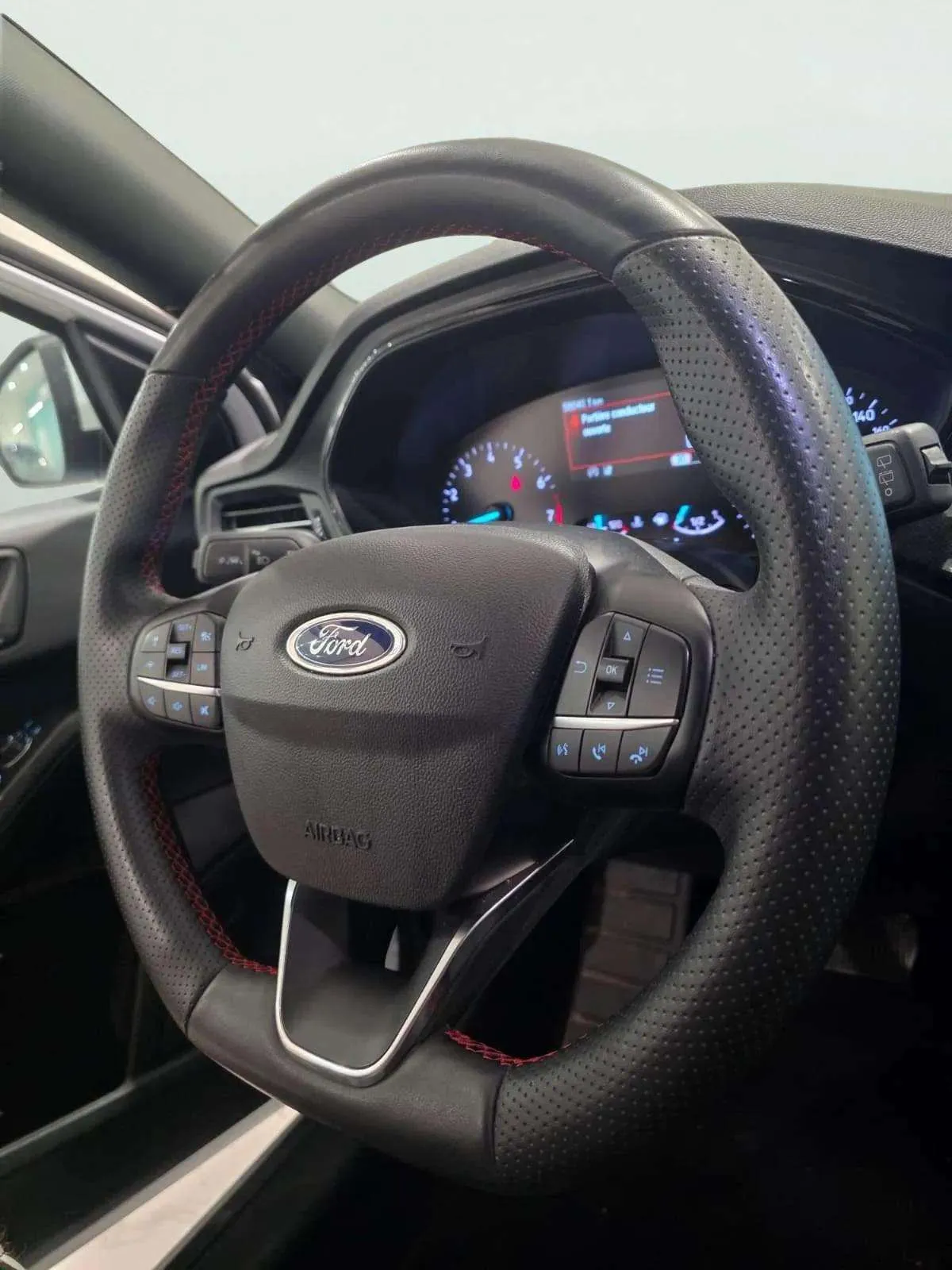 Ford Focus 1.0 EcoBoost MHEV ST-Line - foto 7