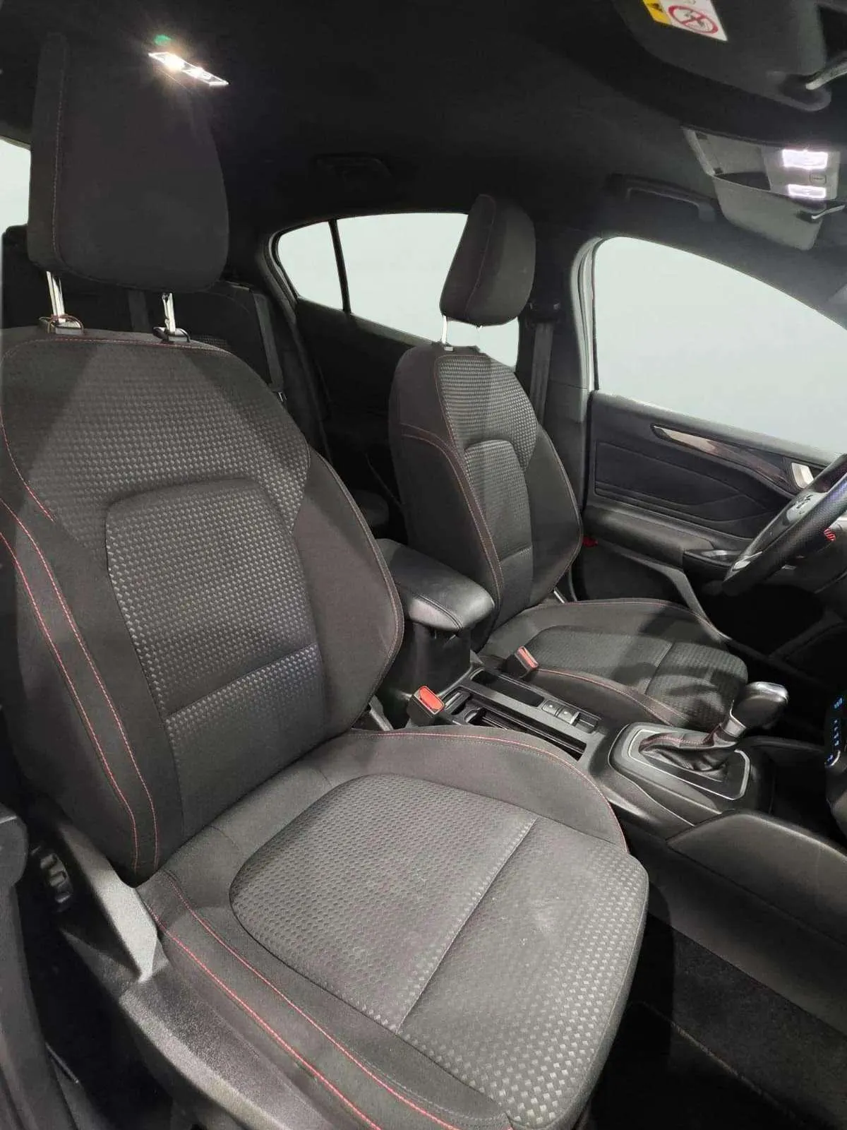 Ford Focus 1.0 EcoBoost MHEV ST-Line - foto 13