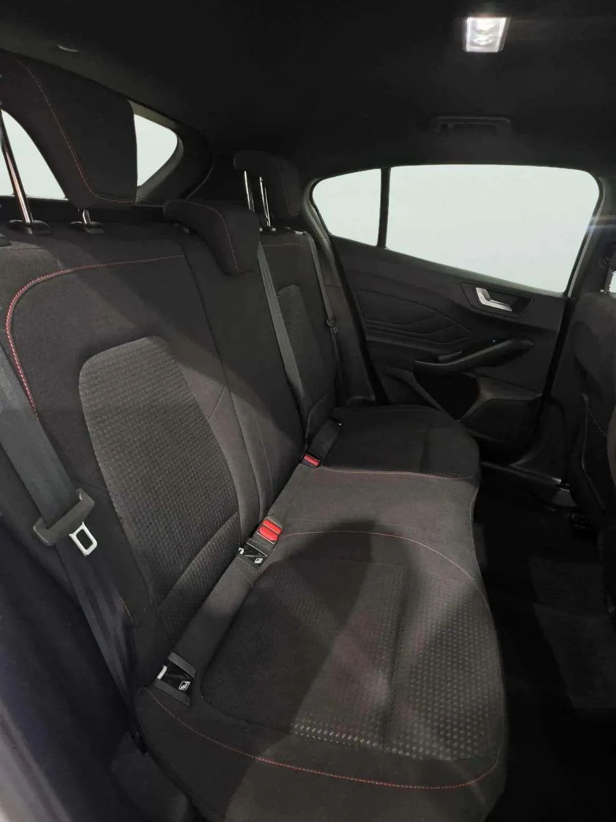 Ford Focus 1.0 EcoBoost MHEV ST-Line - foto 15