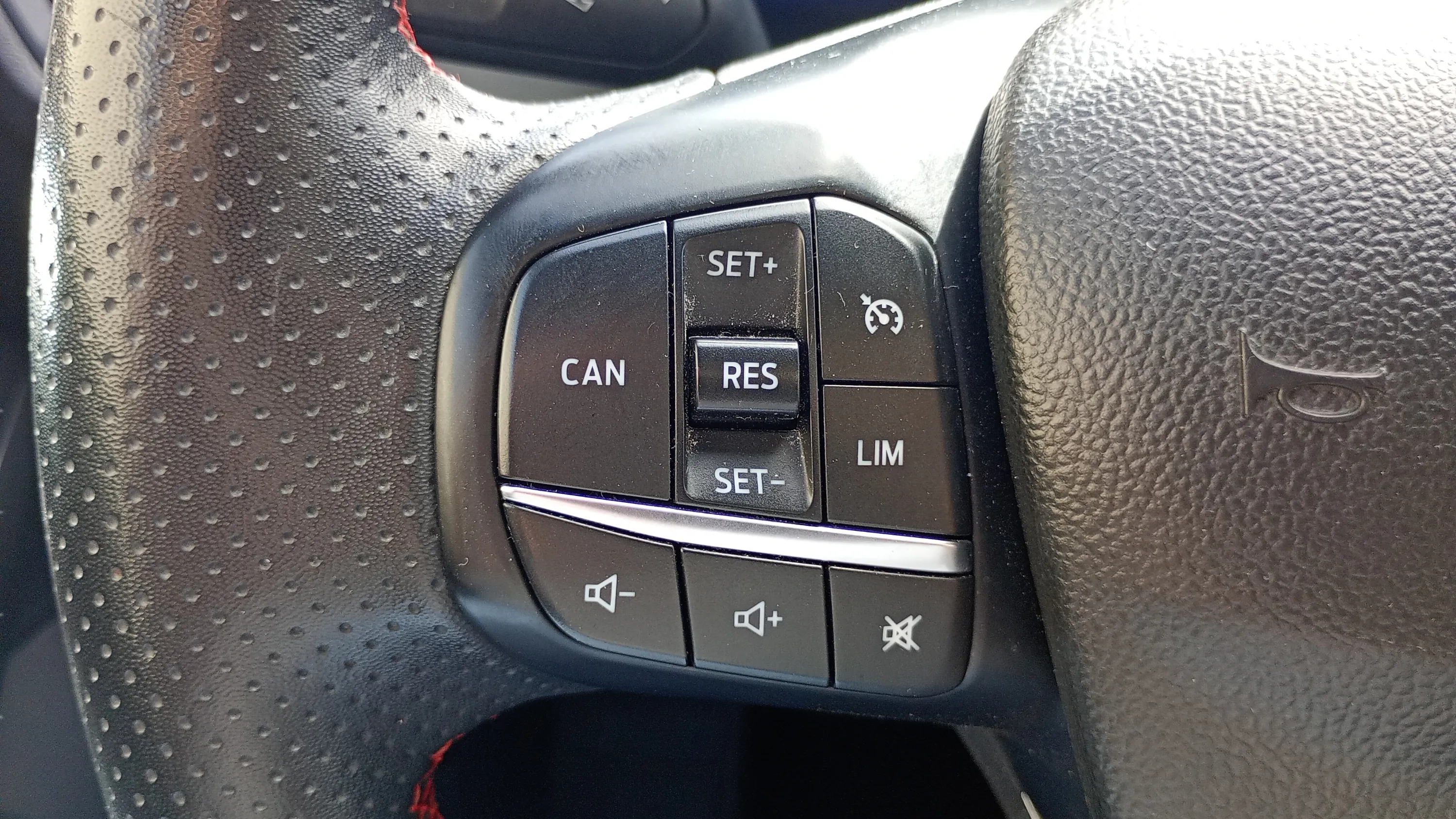 Ford Focus 1.0 EcoBoost MHEV ST-Line - foto 14