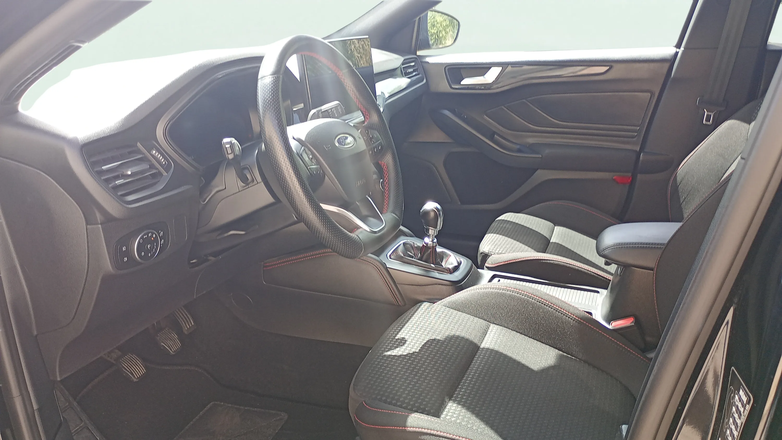 Ford Focus 1.0 EcoBoost MHEV ST-Line - foto 10
