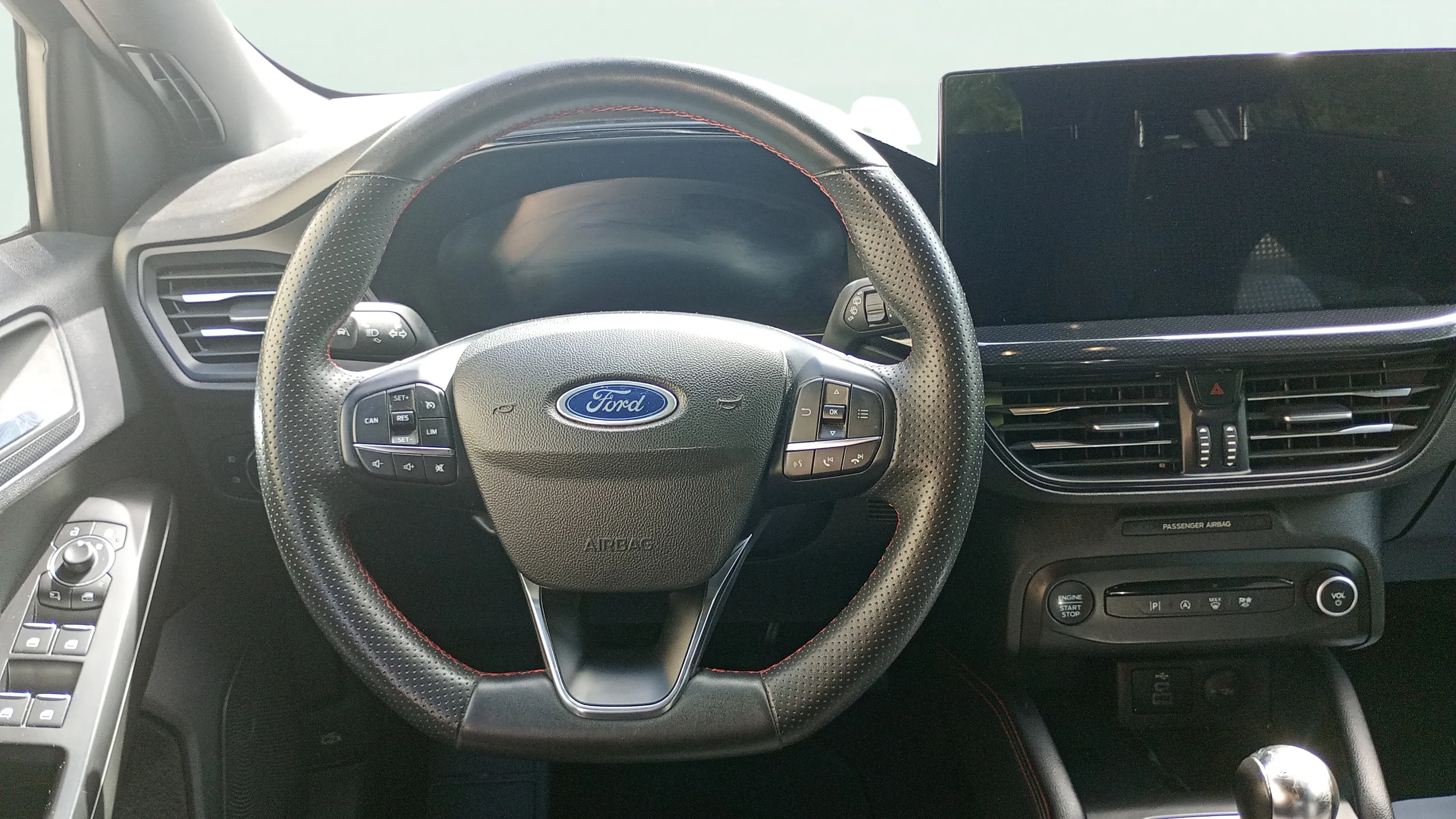 Ford Focus 1.0 EcoBoost MHEV ST-Line - foto 11