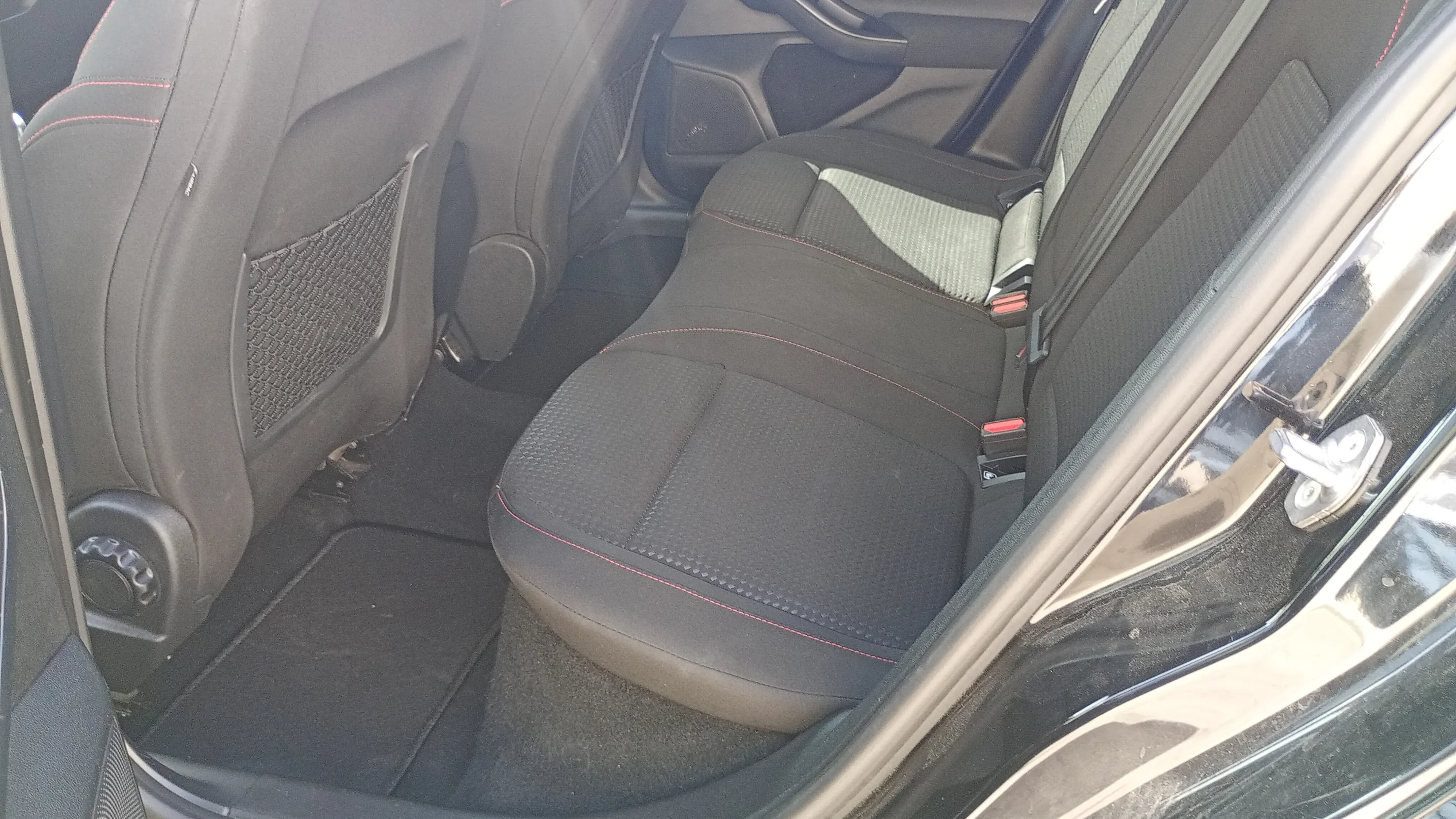 Ford Focus 1.0 EcoBoost MHEV ST-Line - foto 19