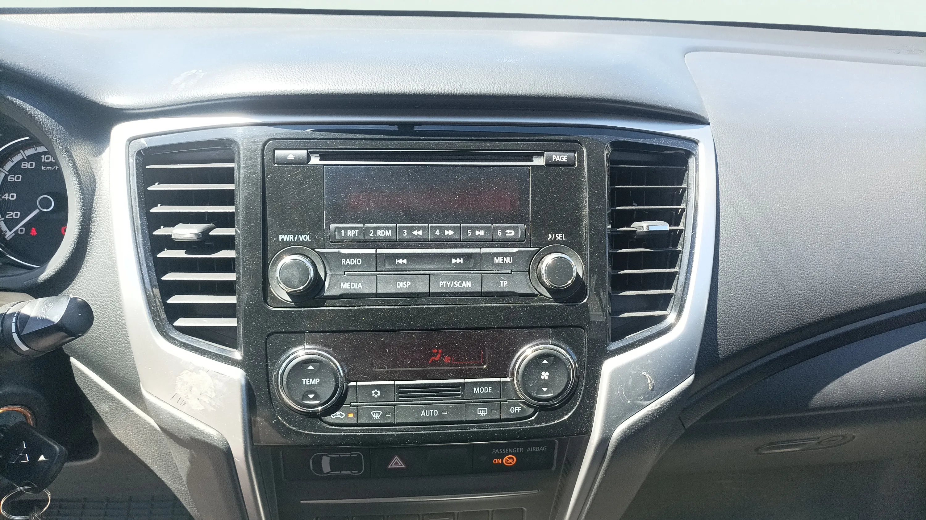 Mitsubishi L200 D/C 300 DI-D Kaiteki - foto 14