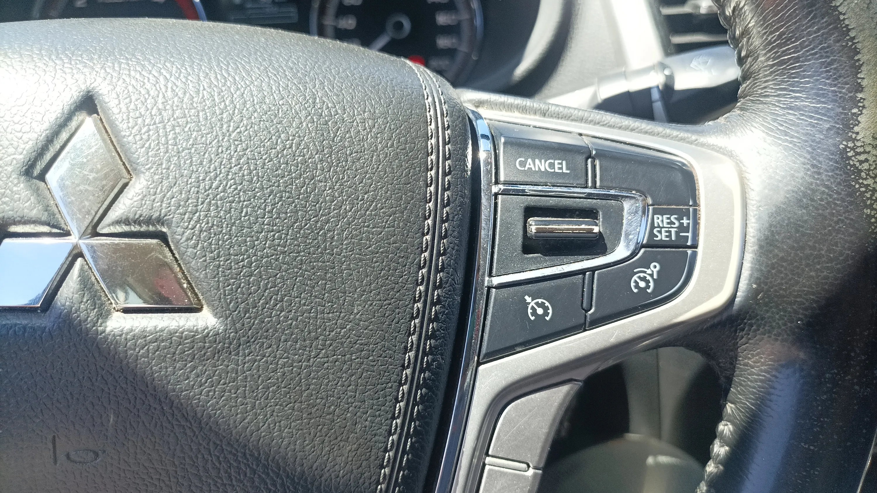 Mitsubishi L200 D/C 300 DI-D Kaiteki - foto 13