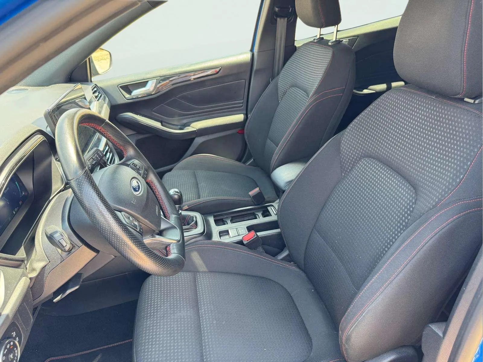 Ford Focus 1.0 EcoBoost MHEV ST-Line Design SIP - foto 10