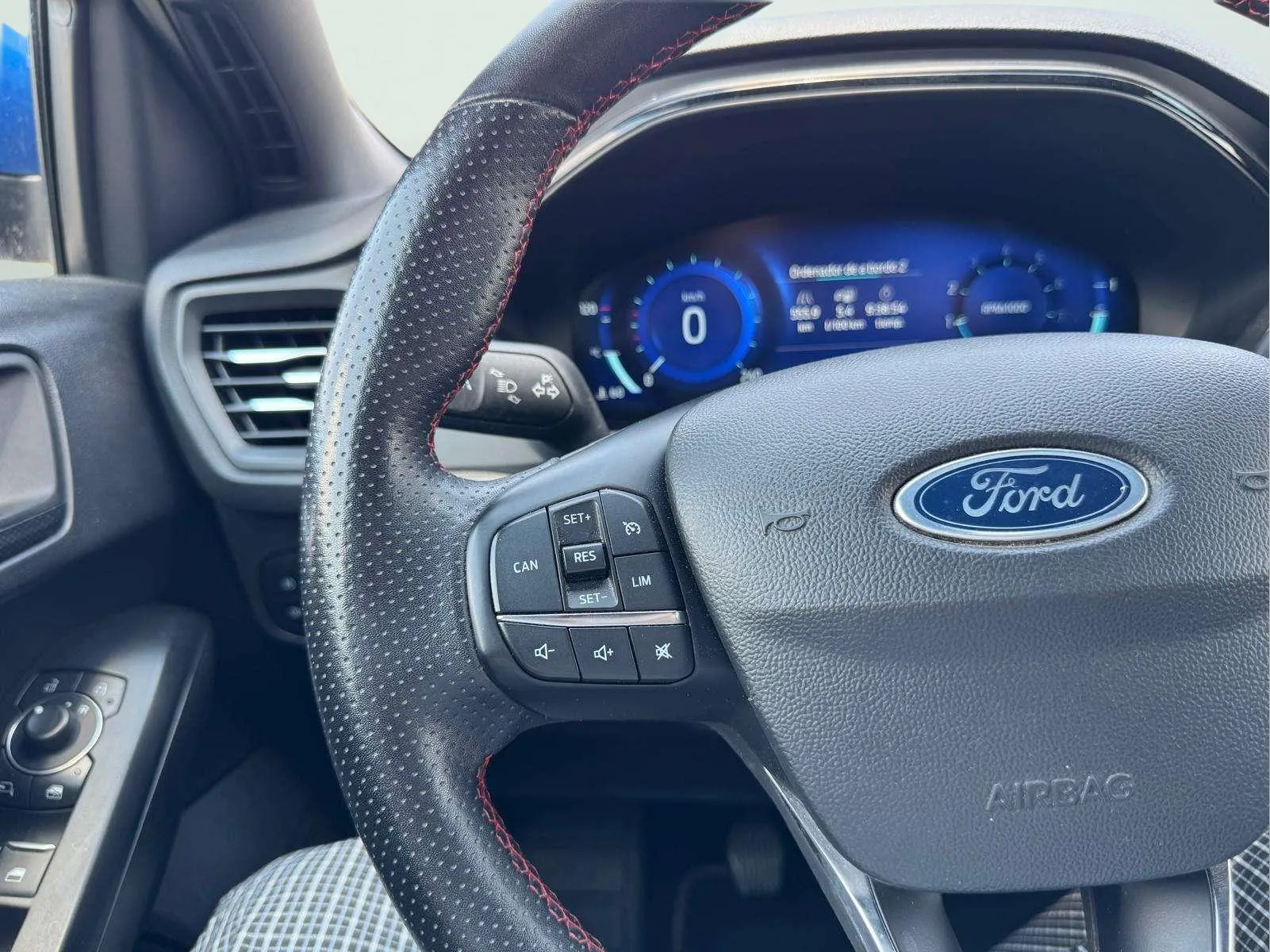 Ford Focus 1.0 EcoBoost MHEV ST-Line Design SIP - foto 12