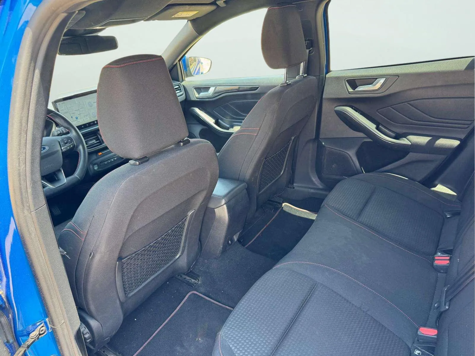 Ford Focus 1.0 EcoBoost MHEV ST-Line Design SIP - foto 18