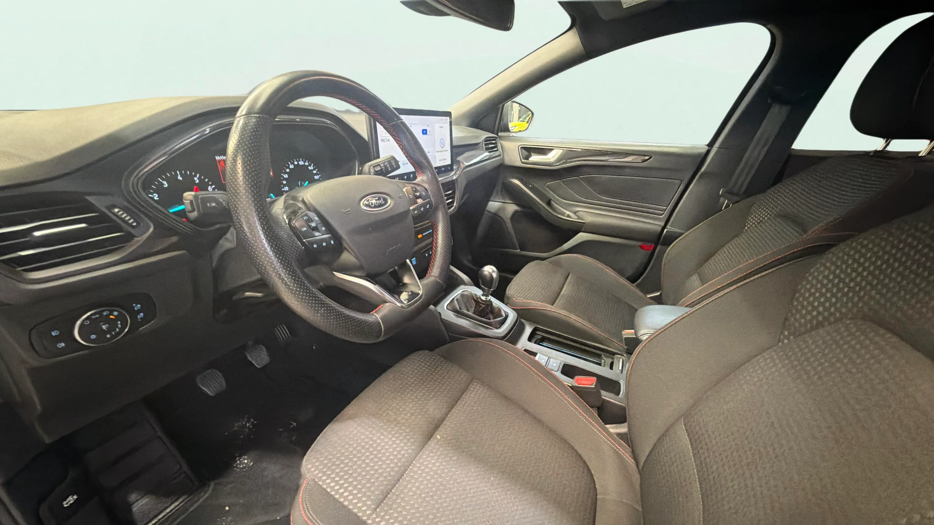 Ford Focus 1.0 EcoBoost MHEV ST-Line - foto 13