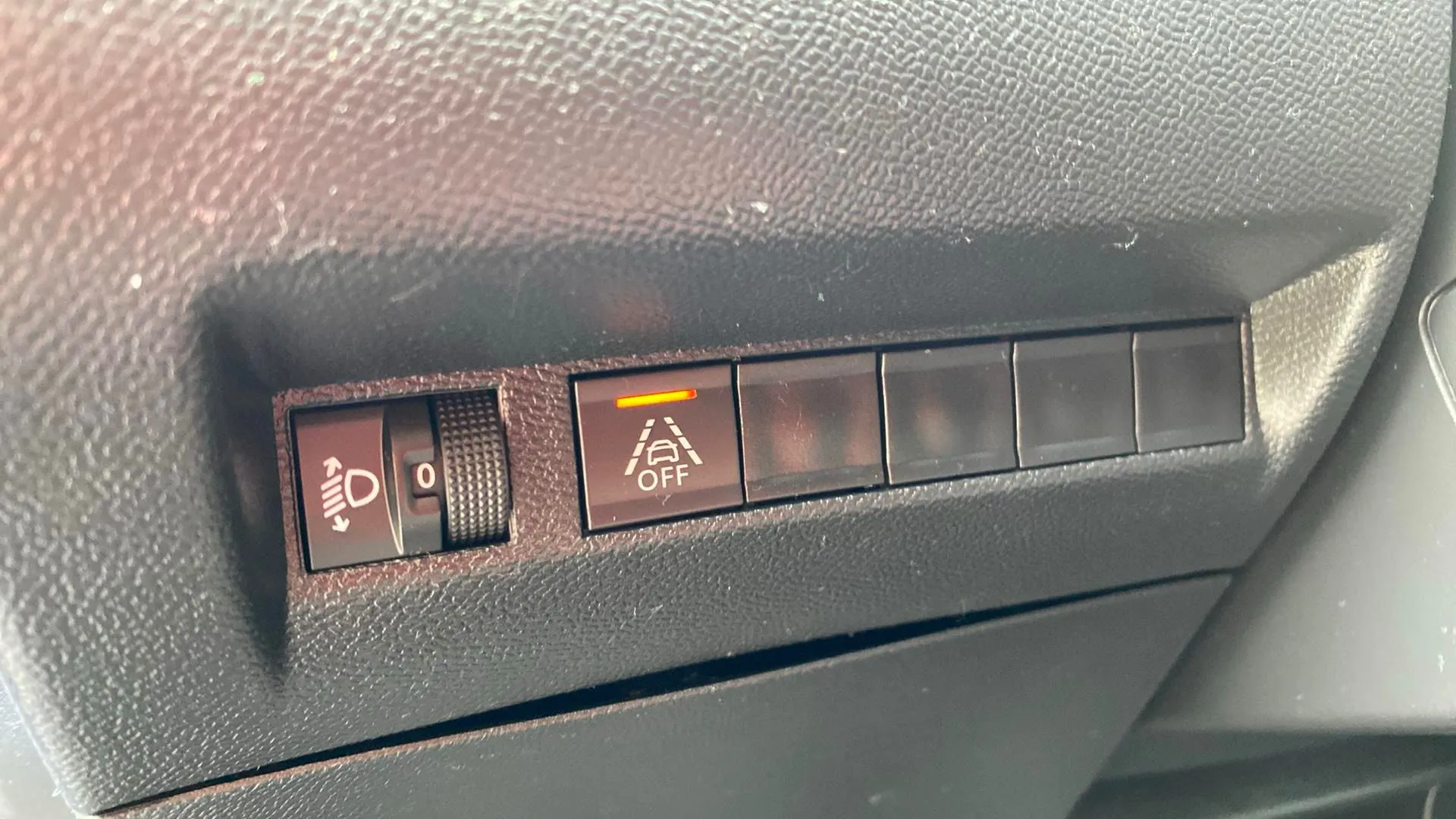 Peugeot 2008 Allure Pack PureTech 100 BVM6 - foto 16