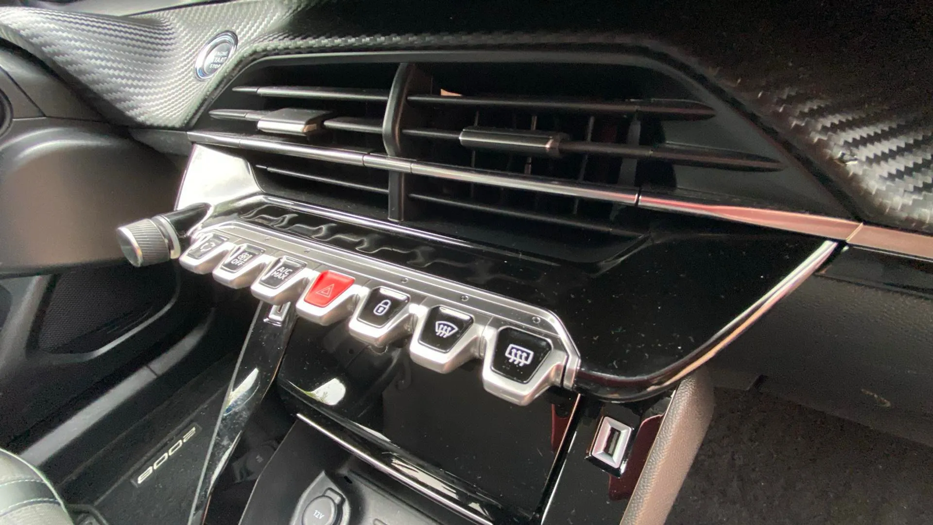 Peugeot 2008 Allure Pack PureTech 100 BVM6 - foto 19
