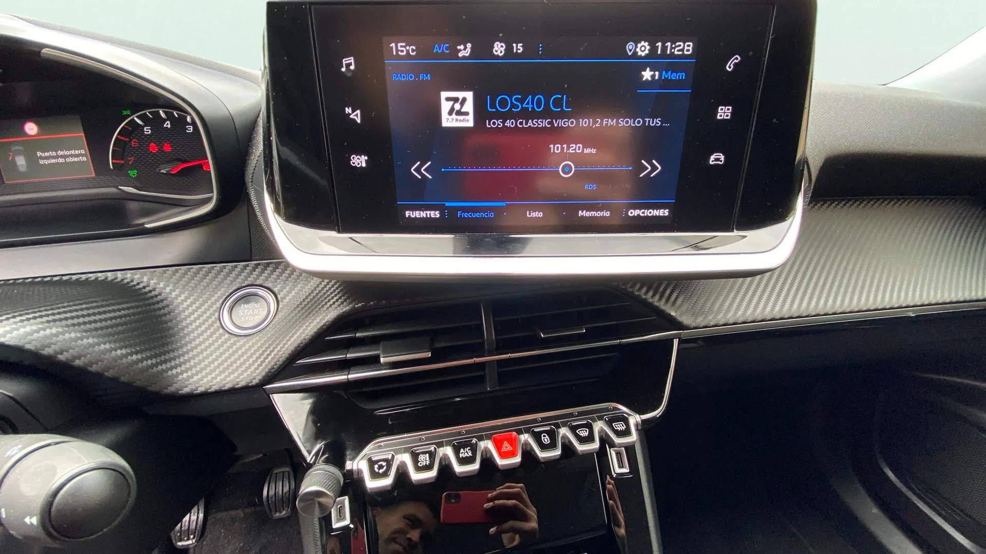 Peugeot 2008 Allure Pack PureTech 100 BVM6 - foto 17