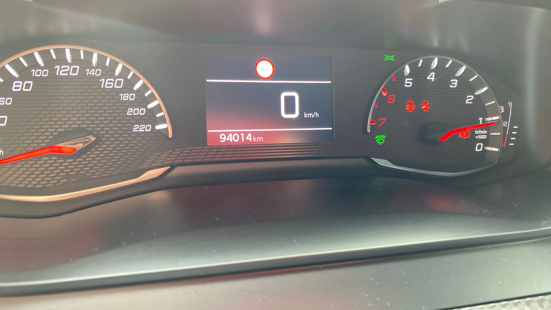 Peugeot 2008 Allure Pack PureTech 100 BVM6 - foto 10